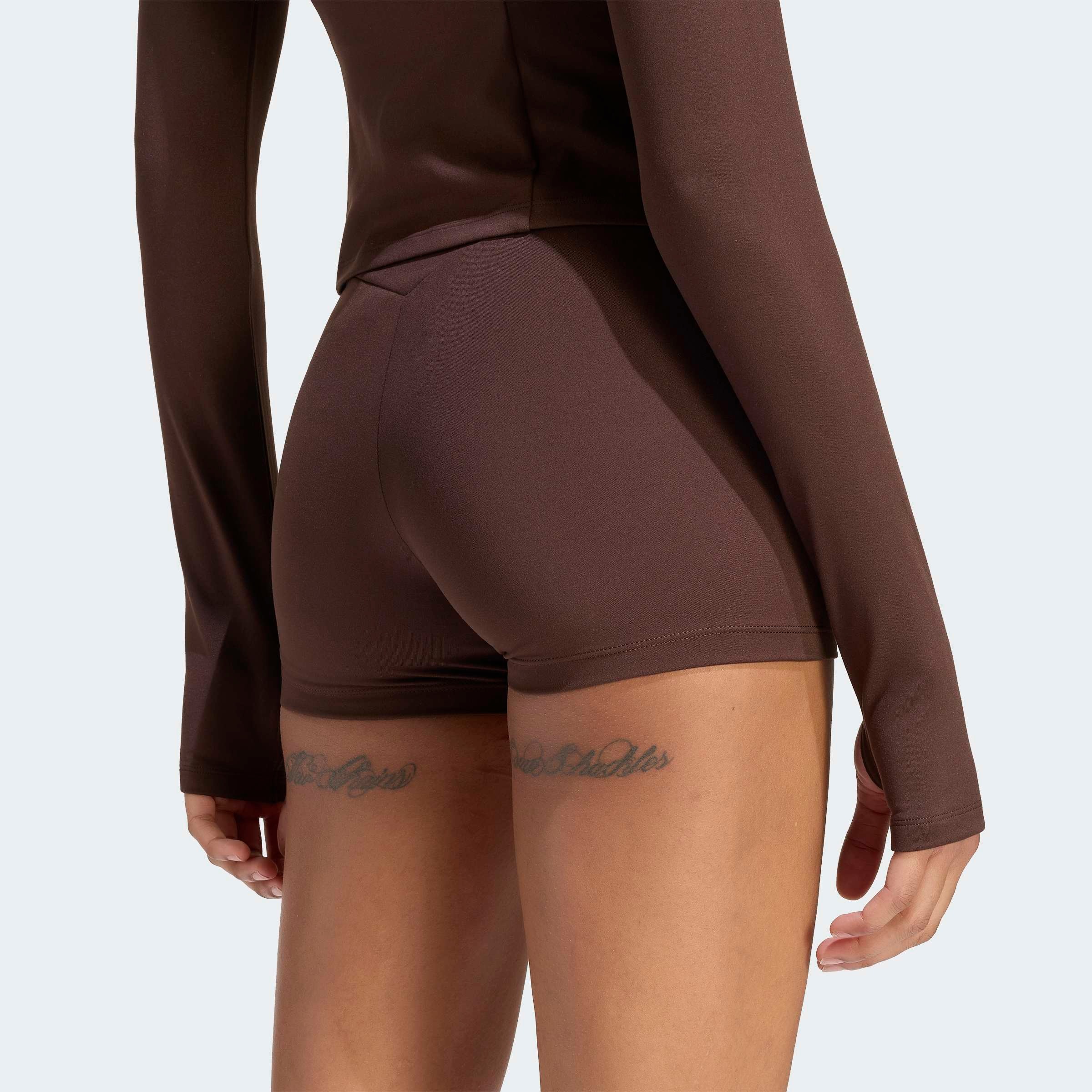 adidas Originals Shorts »ESS PES«  sportlicher Stil, ohne Verschluss, aus Polyester, enger Schnitt