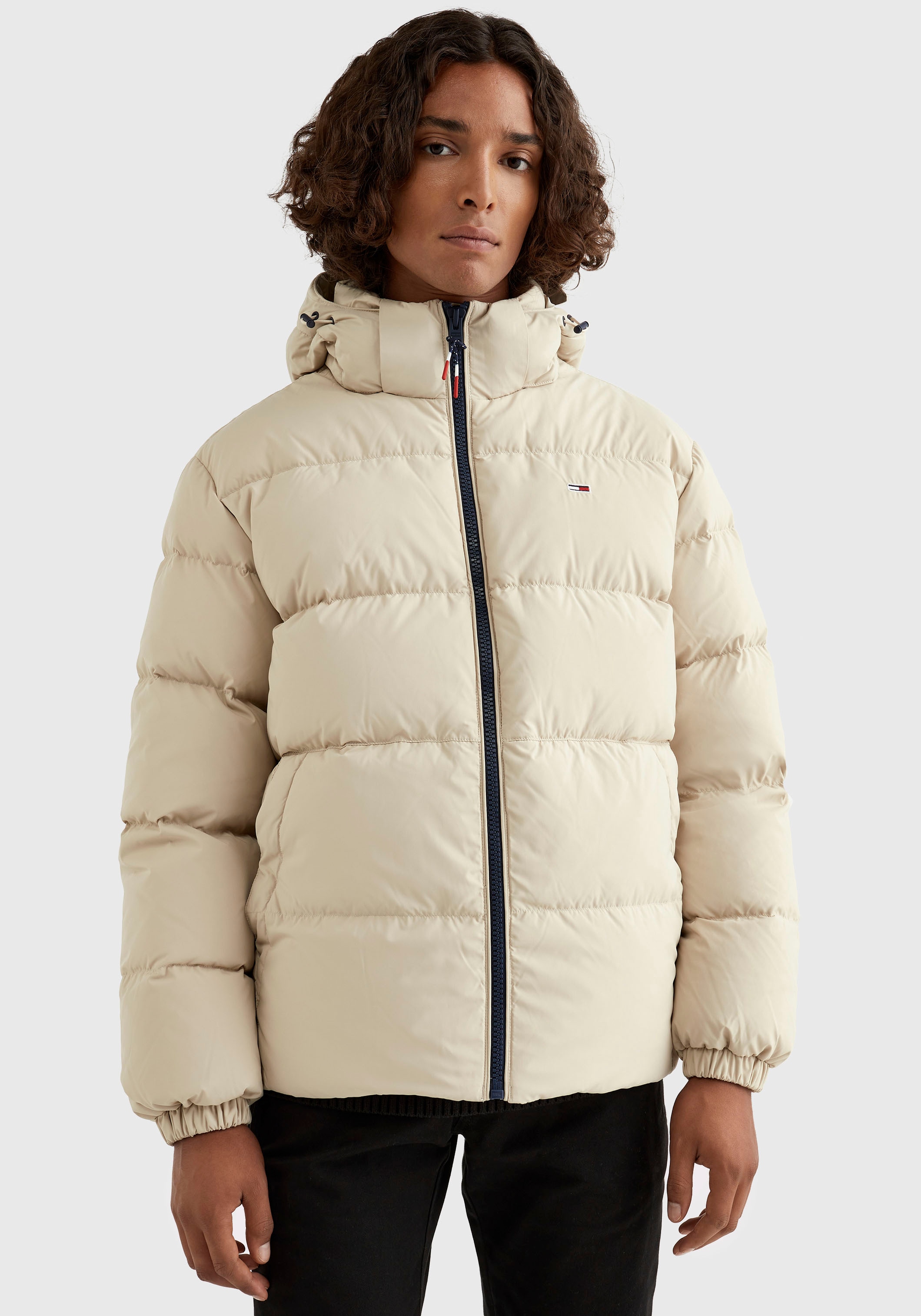 Daunenjacke »TJM ESSENTIAL DOWN JACKET«, mit Kapuze, mit Tunnelzug und Stoppern an der...