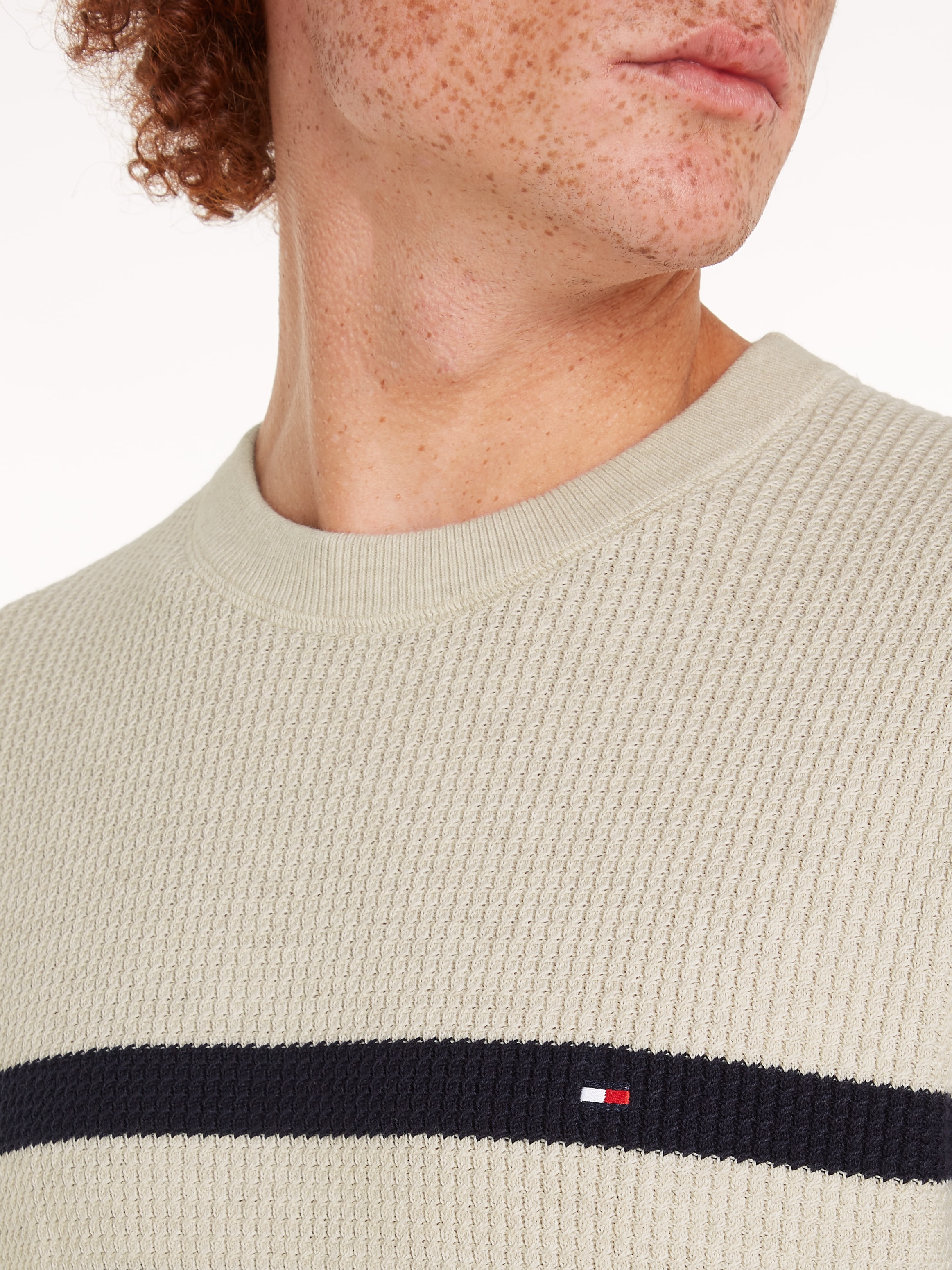 Tommy Hilfiger Strickpullover »STRUCTURE CREW NK«, mit kontrastfarbenen Streifen