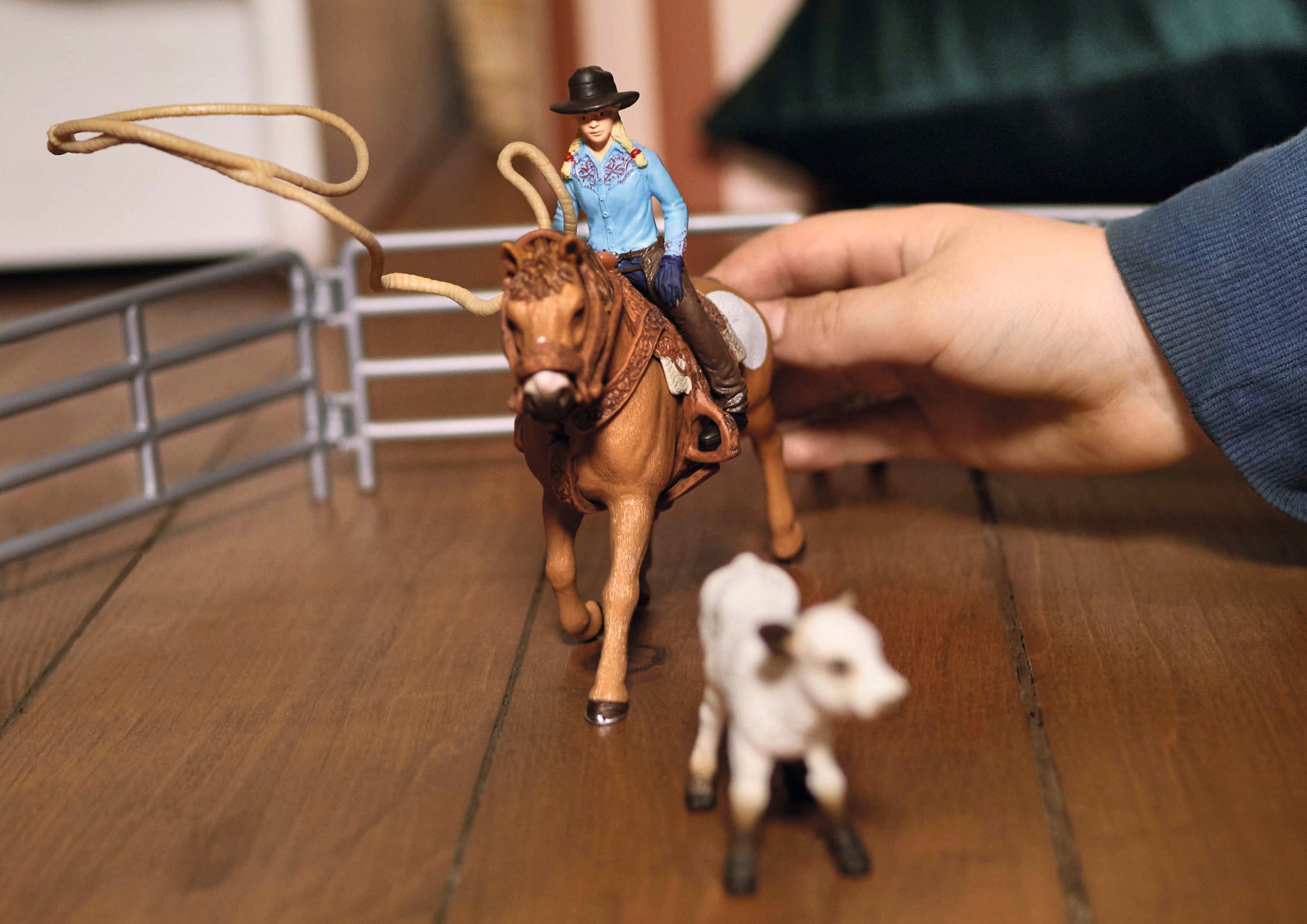 Schleich® Spielfigur »FARM WORLD, Team Roping mit Cowgirl (42577)«