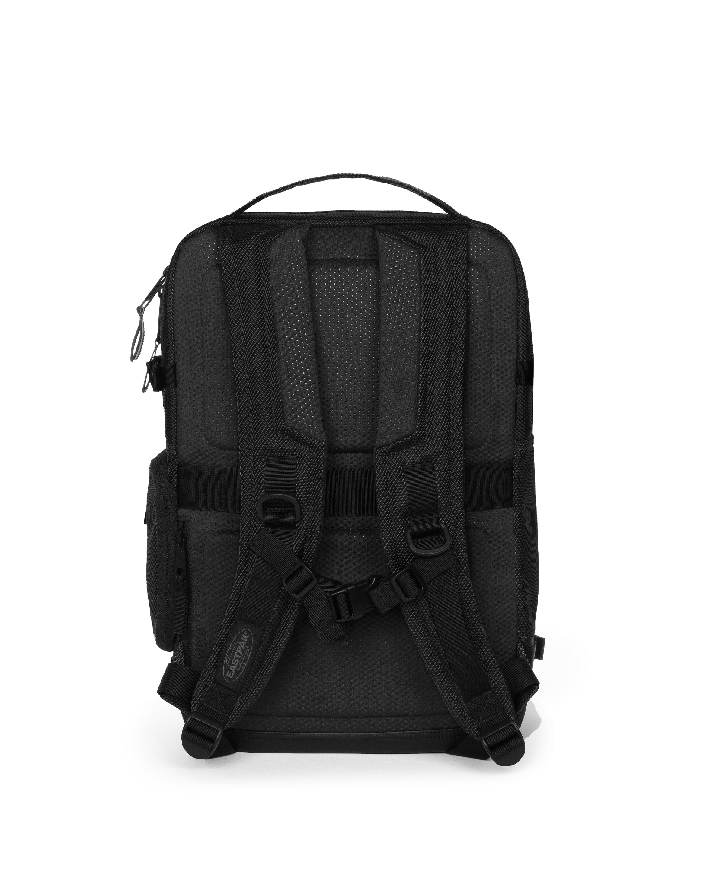 Eastpak Laptoprucksack »TECUM M« Unisex Businessrucksack mit vestellbaren Tragegurten