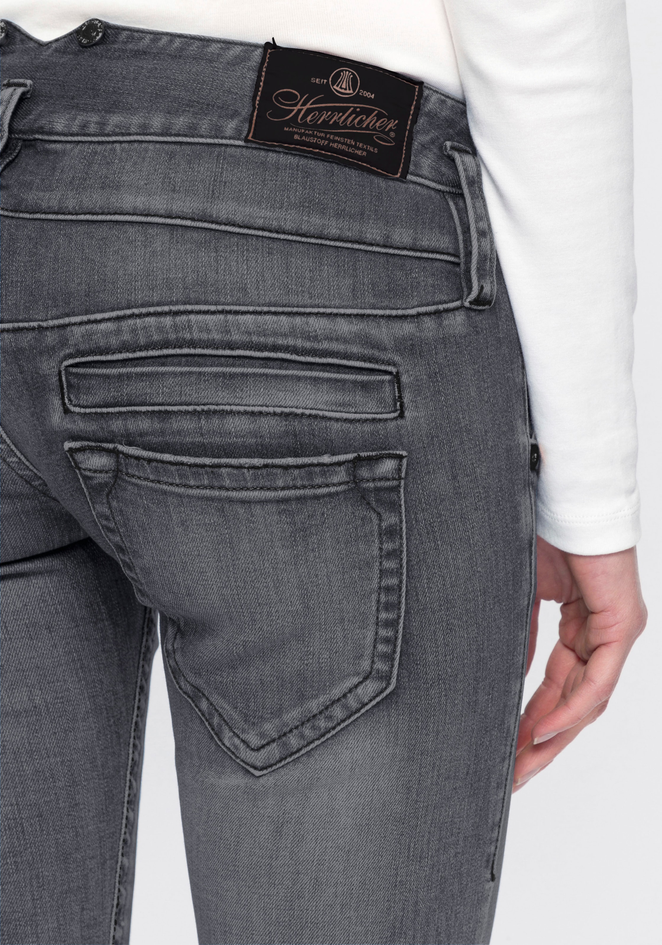 Herrlicher Slim-fit-Jeans »PITCH SLIM DENIM BLACK CASHMERE TOUCH«, mit  Badge bei ♕