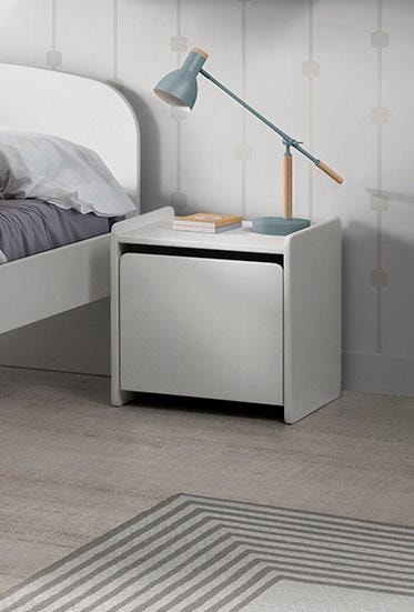 Vipack Nachtkonsole »Kiddy, mit 1 Drehtür, dahinter ein großes Fach«, (B/H/T ca. 40x40x36cm, MDF lackiert, in verschiednen Farben erhältlich), standfest gebaut, sie kann rechts oder links angestellt werden