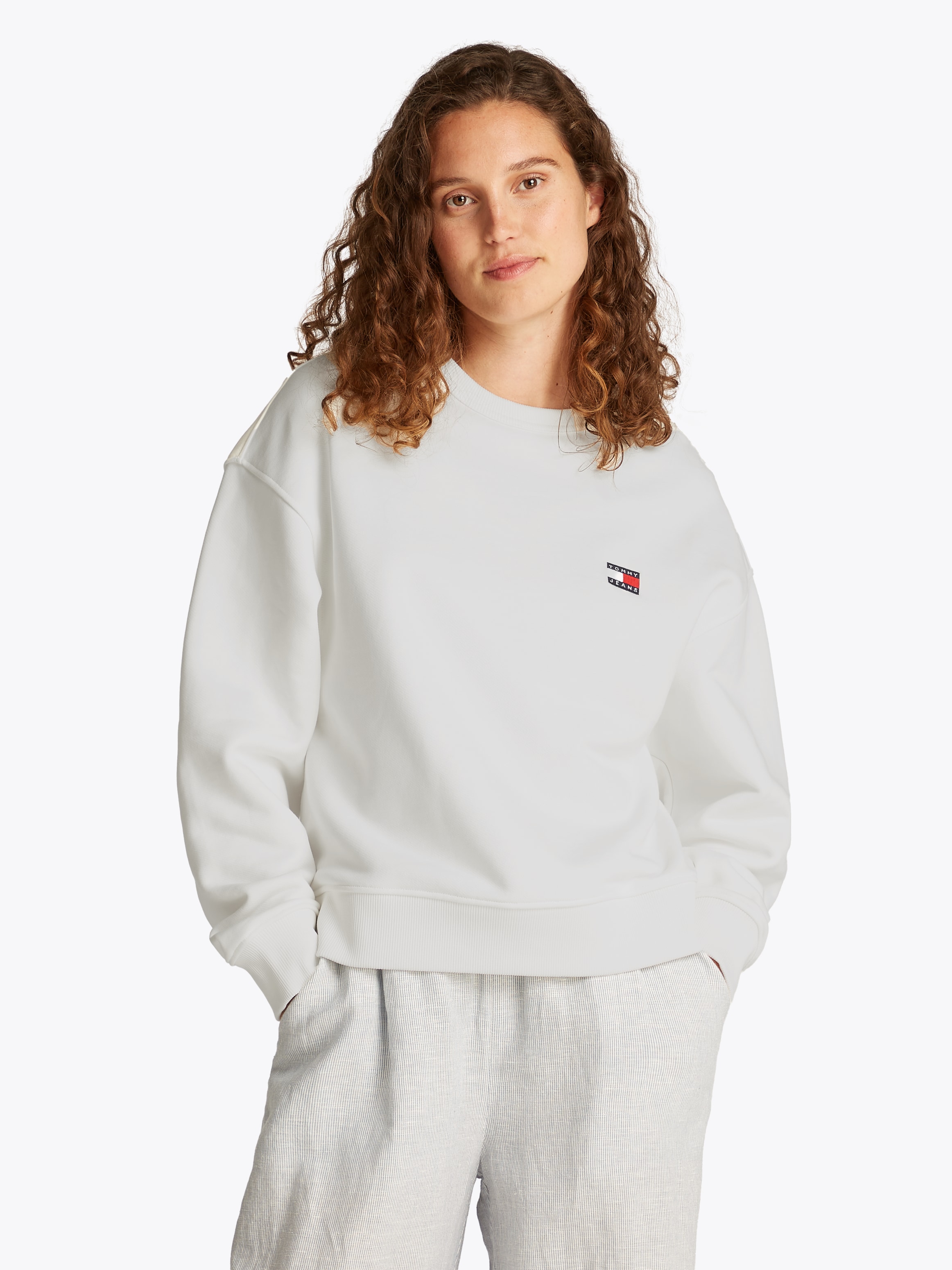 Tommy Jeans Sweatshirt »TJW BXY BADGE CREW«, mit Logo-Badge