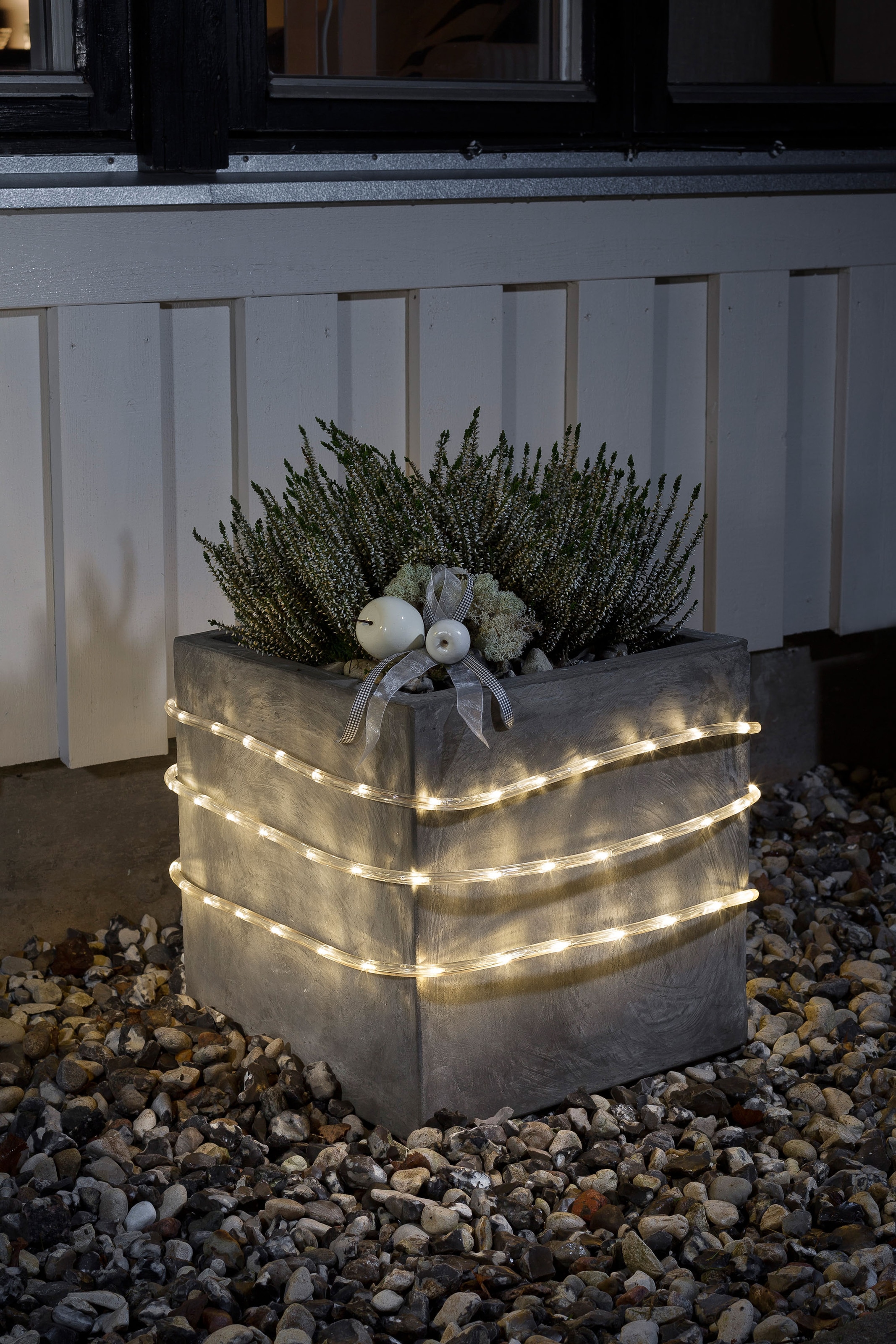 KONSTSMIDE LED-Lichterschlauch »Weihnachtsdeko aussen«, 96 St.-flammig, 6 m, mit Lichtsensor und 6h und 9h Timer, 96 warm weiße Dioden