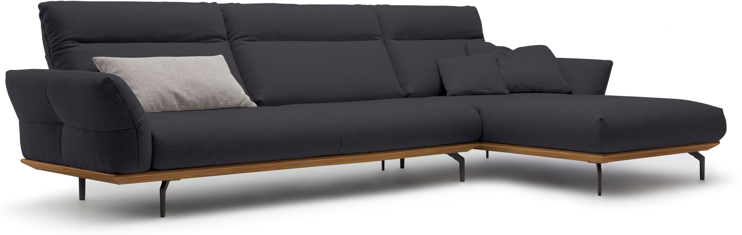 Creation BY ROLF BENZ Ecksofa »CR.460«, Sockel in Nussbaum, Winkelfüße in Umbragrau, Breite 338 cm