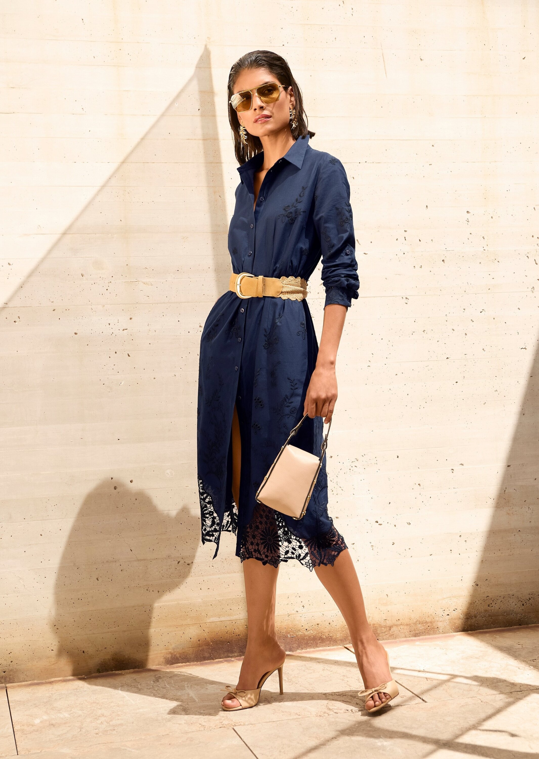 MADELEINE Midikleid »Hemdblusenkleid Baumwollkleid mit Spitze« Nahttasche Saum aus transparenter Spitze