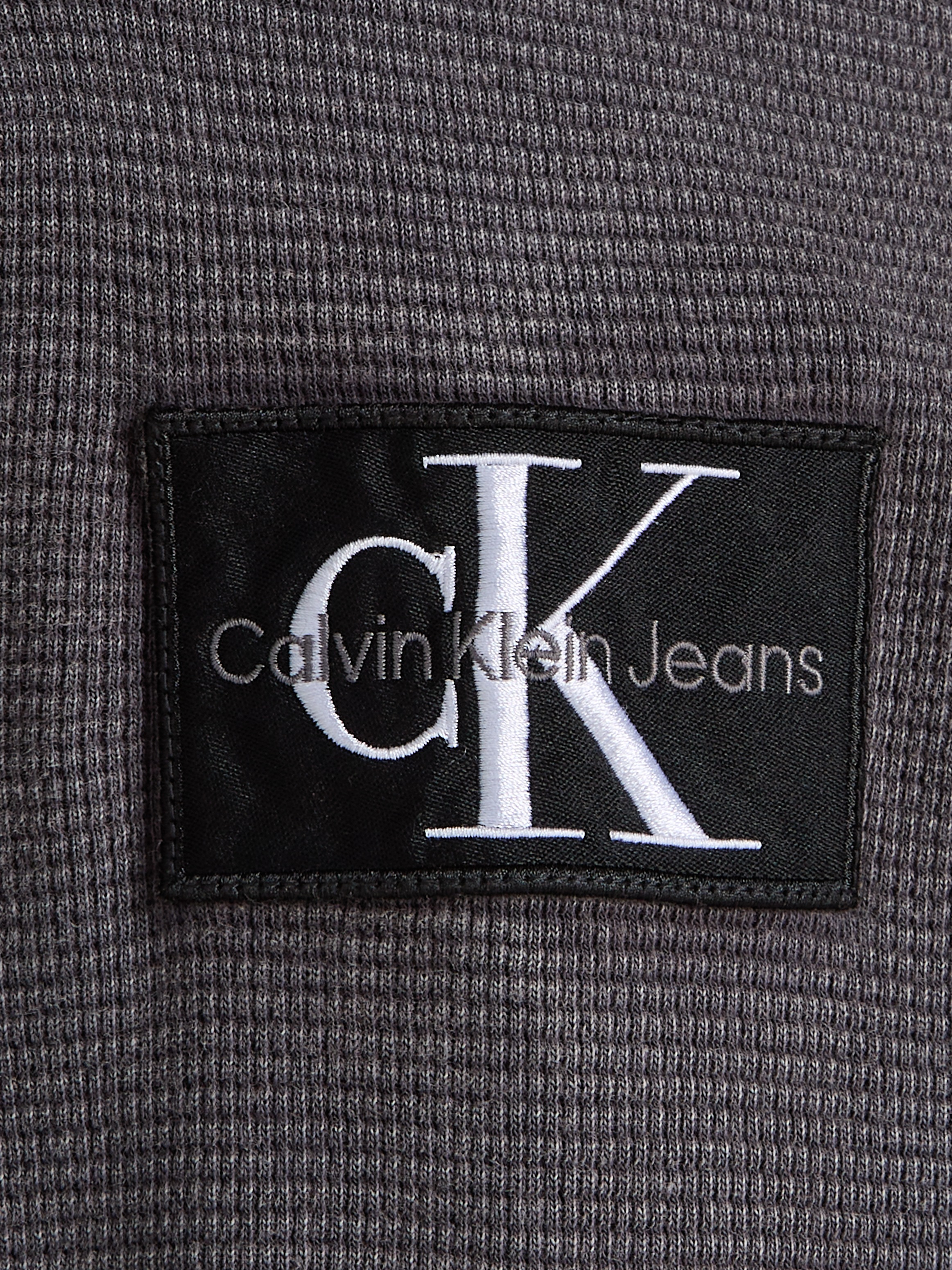 Calvin Klein Jeans Langarmshirt »WASHED BADGE WAFFLE LS TEE«, mit Logopatch