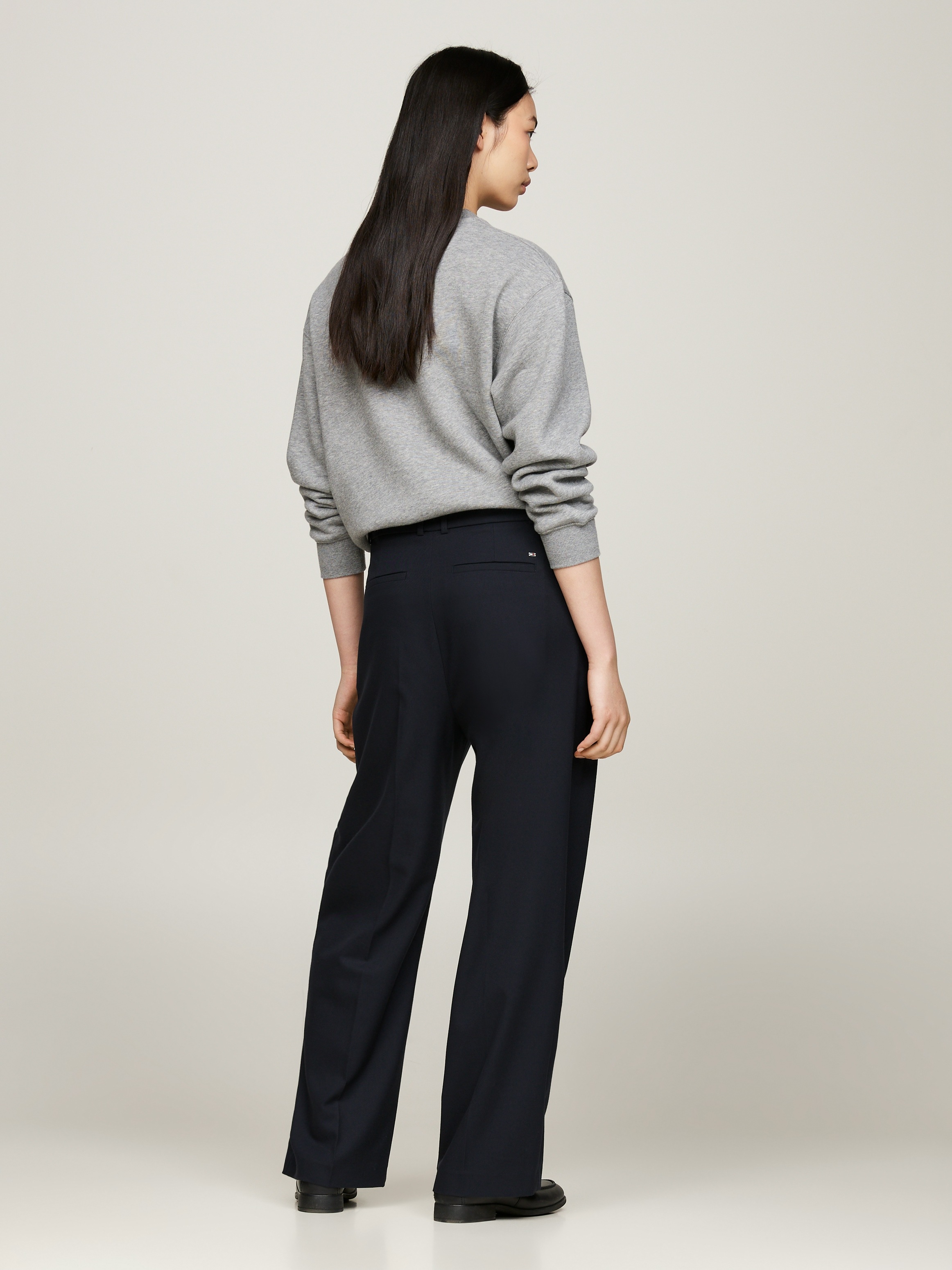 Tommy Hilfiger Webhose »MD CORE RELAXED STRAIGHT PANT«, mit Logostickerei auf der Rückseite