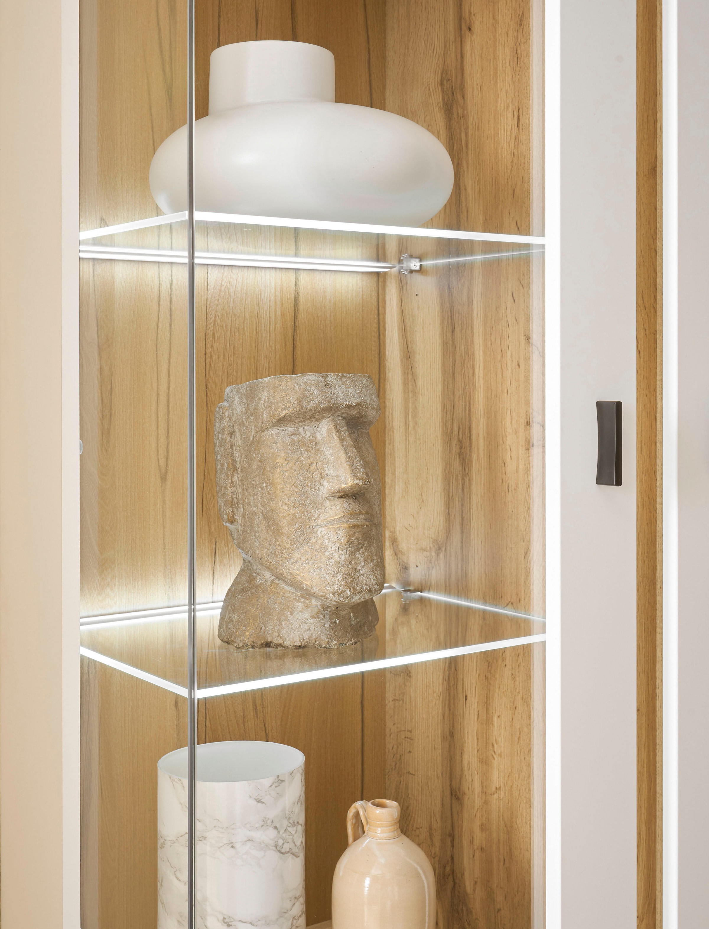 INOSIGN Vitrine »LONG ISLAND, Stauraumvitrine«, (1 St.), in moderner Trendfarbe,inklusive senkrechter Beleuchtung,Breite 80 cm