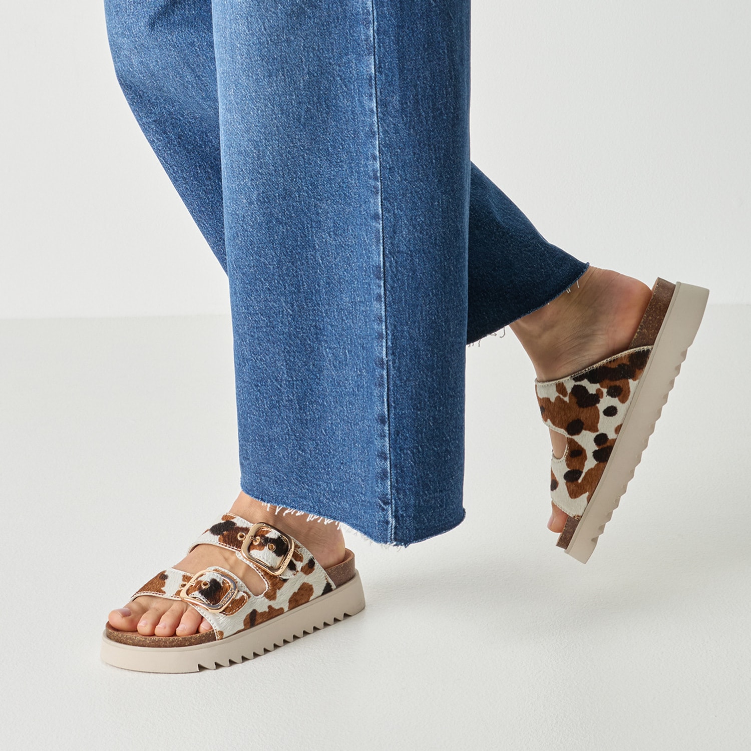 Tamaris Pantolette  Sommerschuh, Schlupfschuh mit angesagtem Kuhmuster