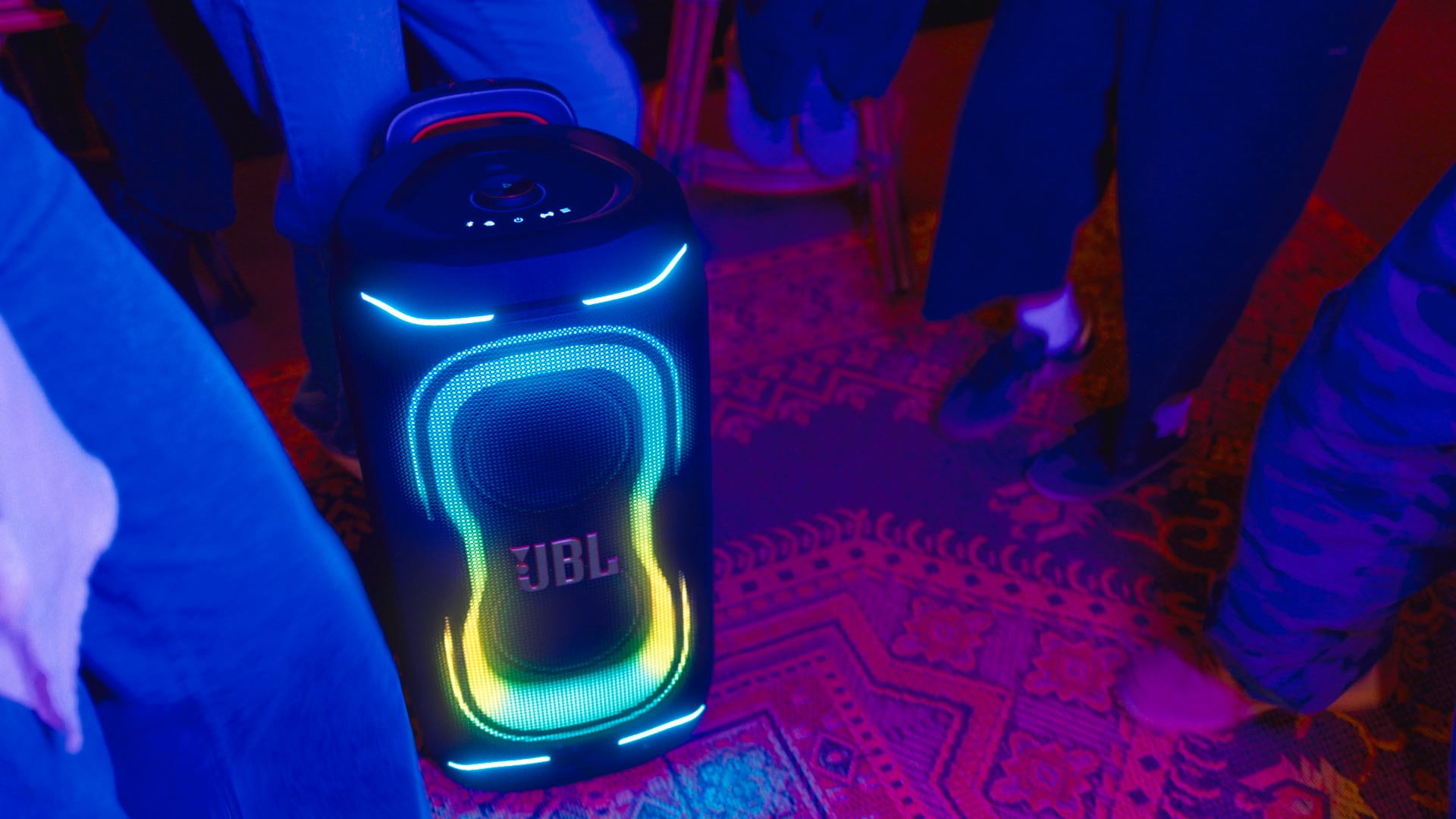JBL Party-Lautsprecher »PARTYBOX 330« (A2DP Bluetooth | AVRCP Bluetooth | Bluetooth Lautstärkeanpassung 280 W) Tragbarer Party-Lautsprecher mit Beleuchtung, Teleskopgriff und Rollen