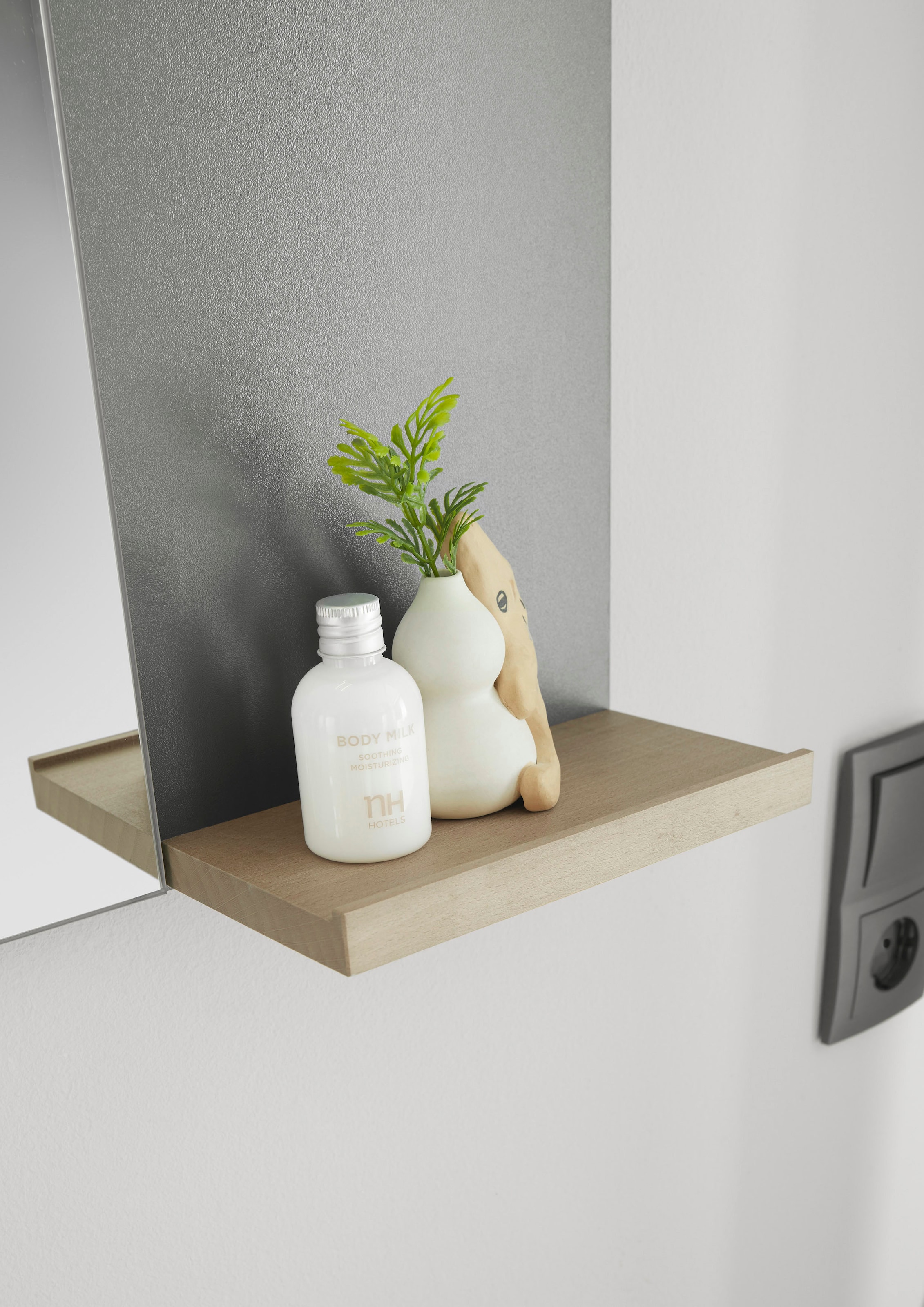 PLACES OF STYLE Badspiegel »SOLiD, Spiegel im modernen Design, Wandspiegel« in zwei Farben verfügbar, zwei Ablageböden