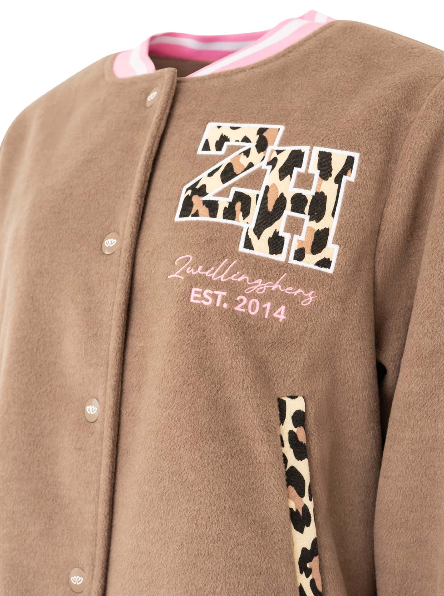 Zwillingsherz Bomberjacke »„College Leo“« gestreifte Bündchen, Leodetails und Futter, Druckknopfleiste
