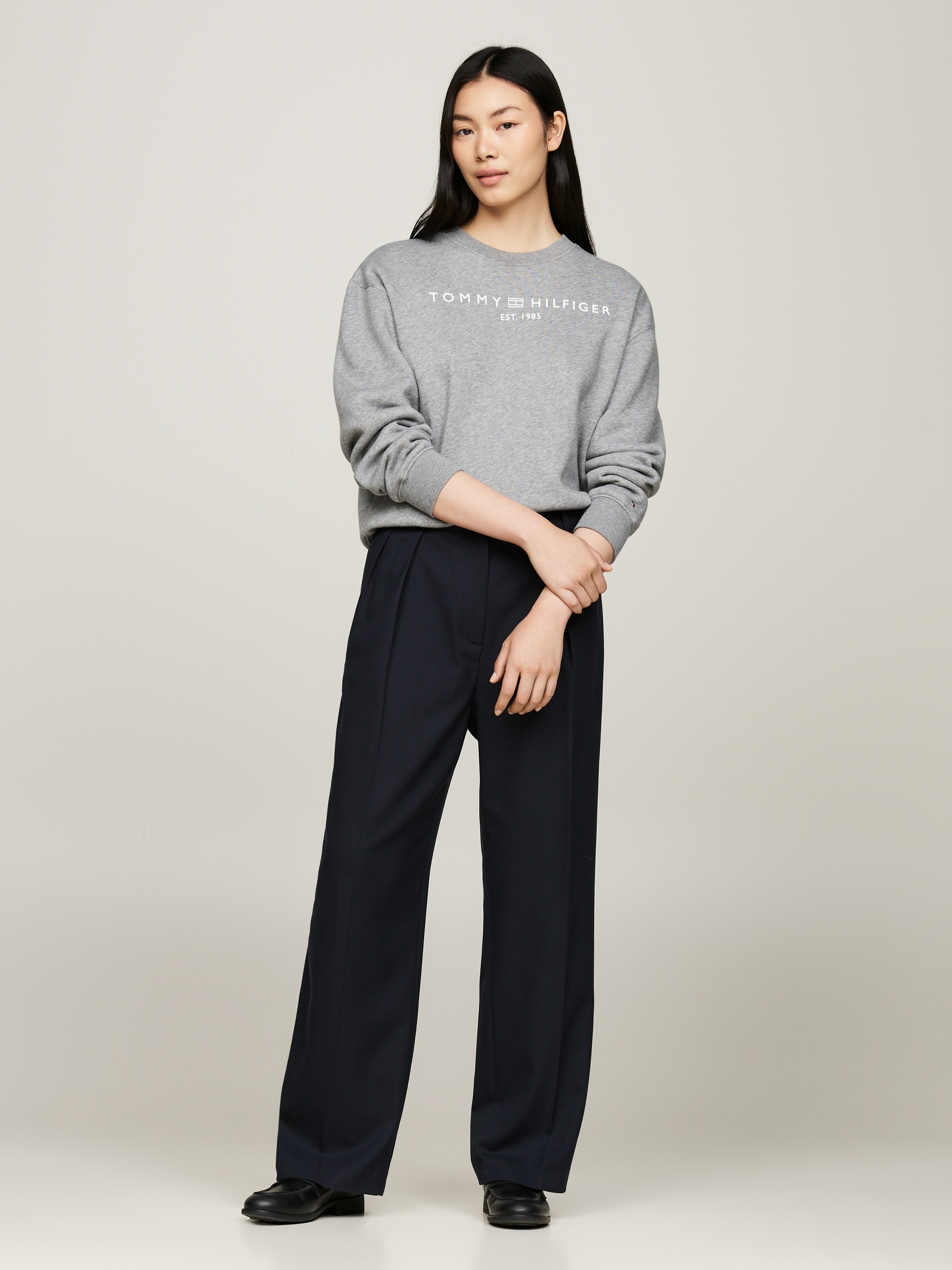 Tommy Hilfiger Webhose »MD CORE RELAXED STRAIGHT PANT«, mit Logostickerei auf der Rückseite