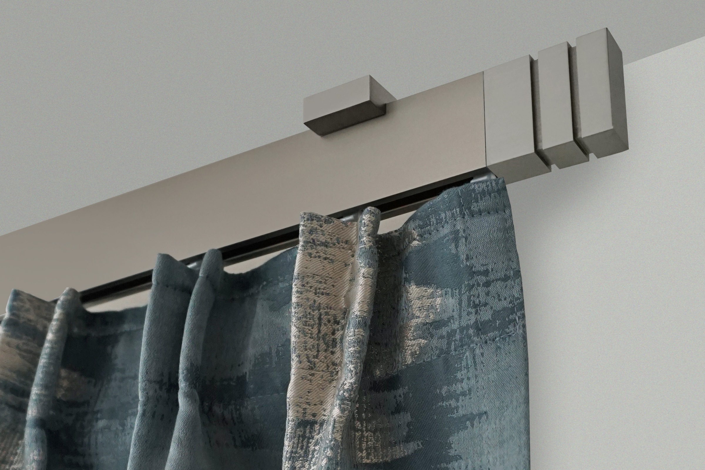 GARESA Gardinenstange "FLAT" 1 läufig-läufig Wunschmaßlänge Rechteckprofil, Deckenmontage, perfekter Lauf, modern, verlängerbar