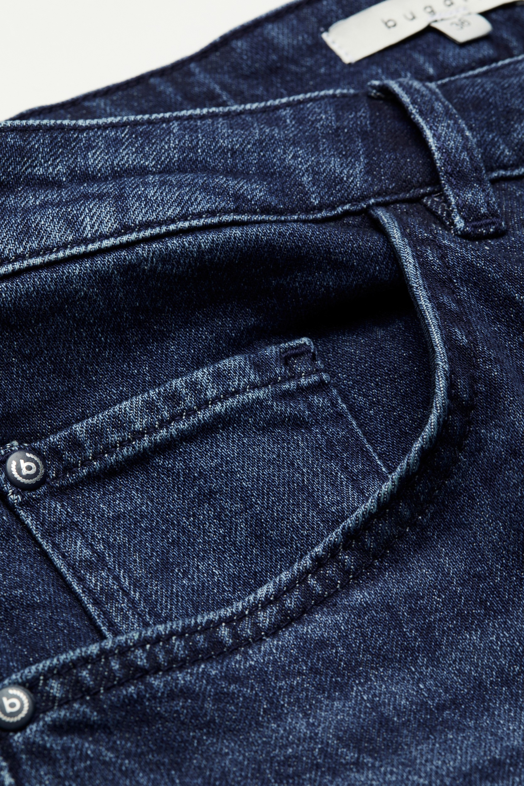 bugatti 5-Pocket-Jeans, mit lockerem Schnitt
