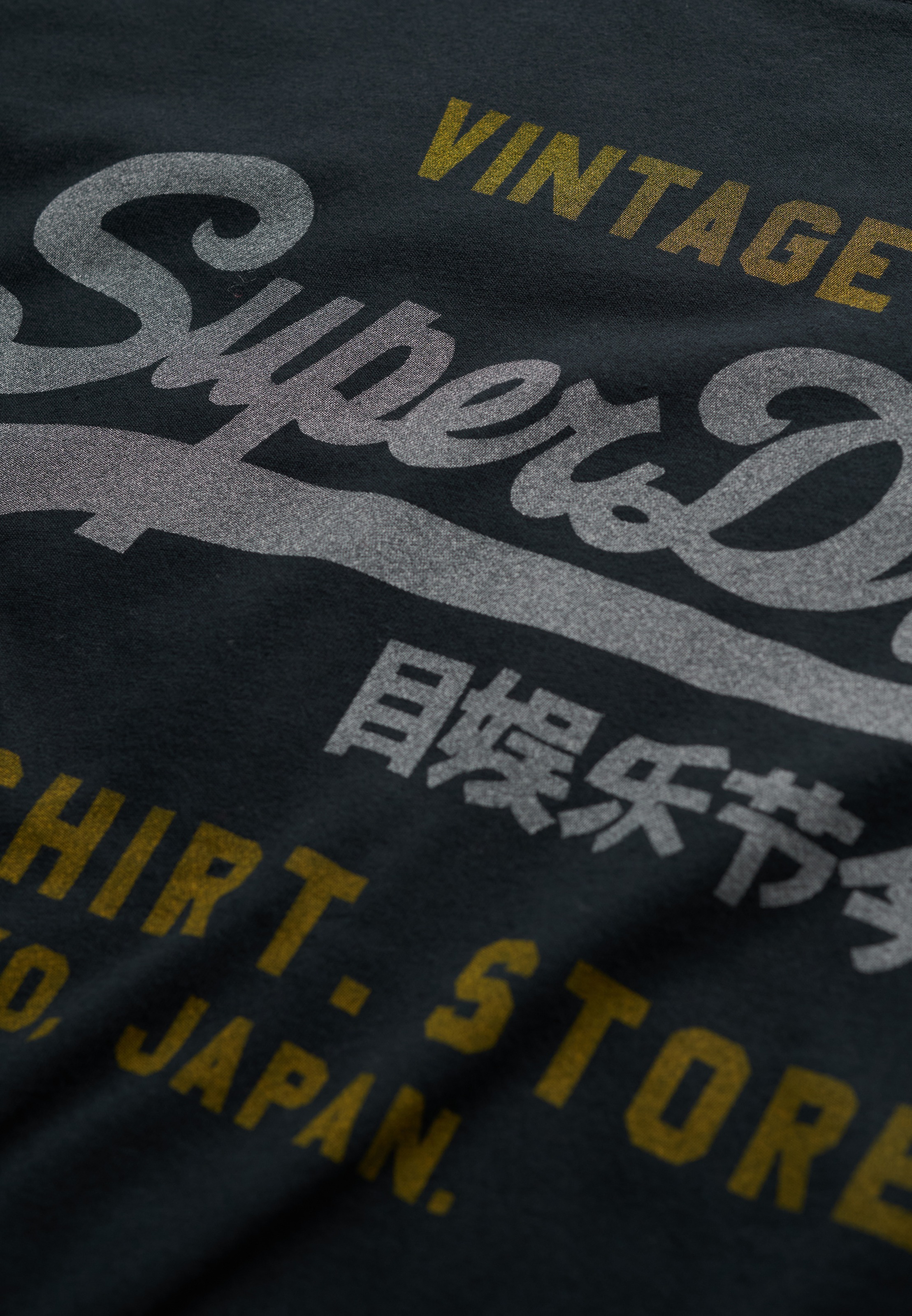 Superdry Rundhalsshirt »VL HERITAGE RELAXED TEE« Relaxed Fit, aus Baumwolle und Single Jersey, Kurzarm, pflegeleicht