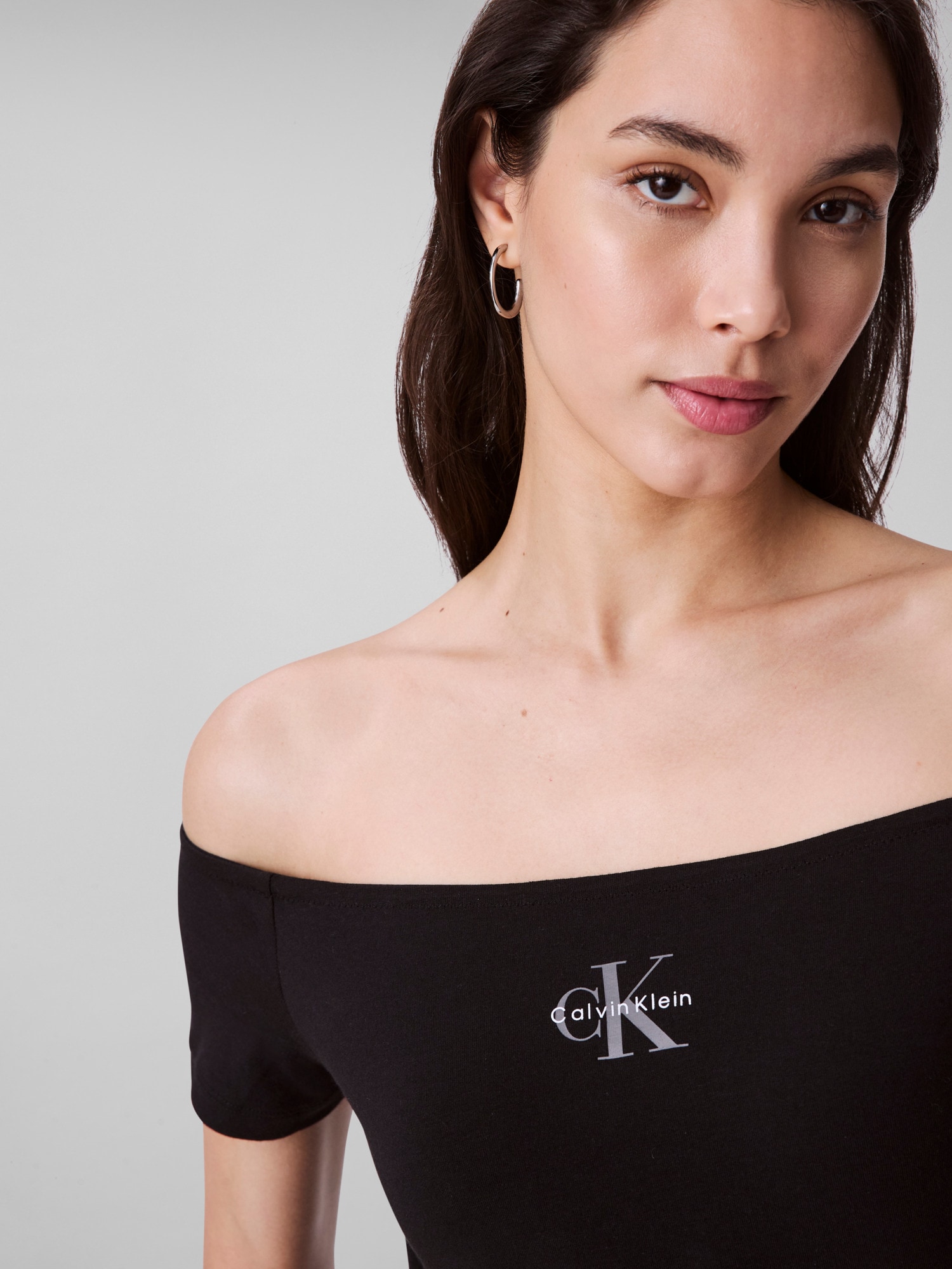 Calvin Klein Jeans Blusentop »MNGRM OFF SHLDR STRT«, Mit tiefem Rundhalsausschnitt