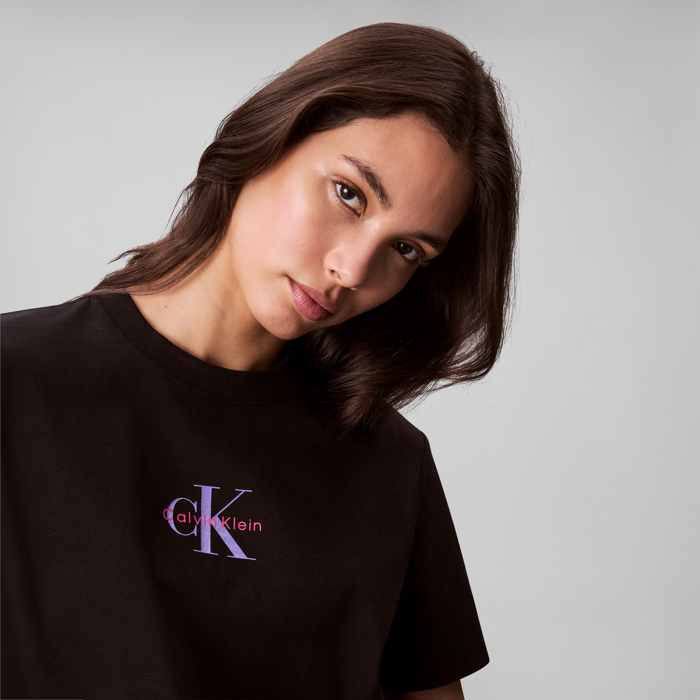 Calvin Klein Jeans Kurzarmshirt »SS 20s CLASSIC LOGO TEE« Mit Glitzer-Logo