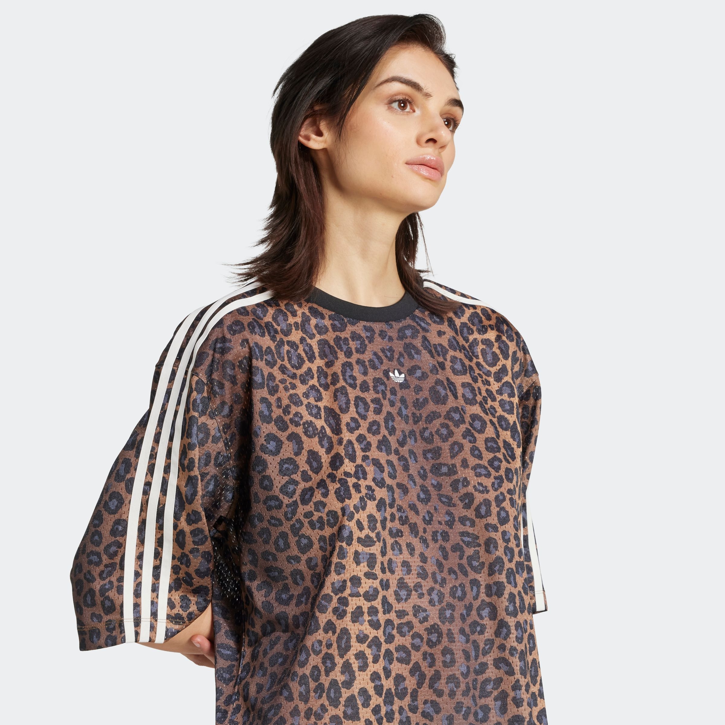 adidas Originals Shirtkleid »TEE DRESS«, (1 tlg.), Leoprint Shirtkleid, Dreiviertelarm, weite Passform