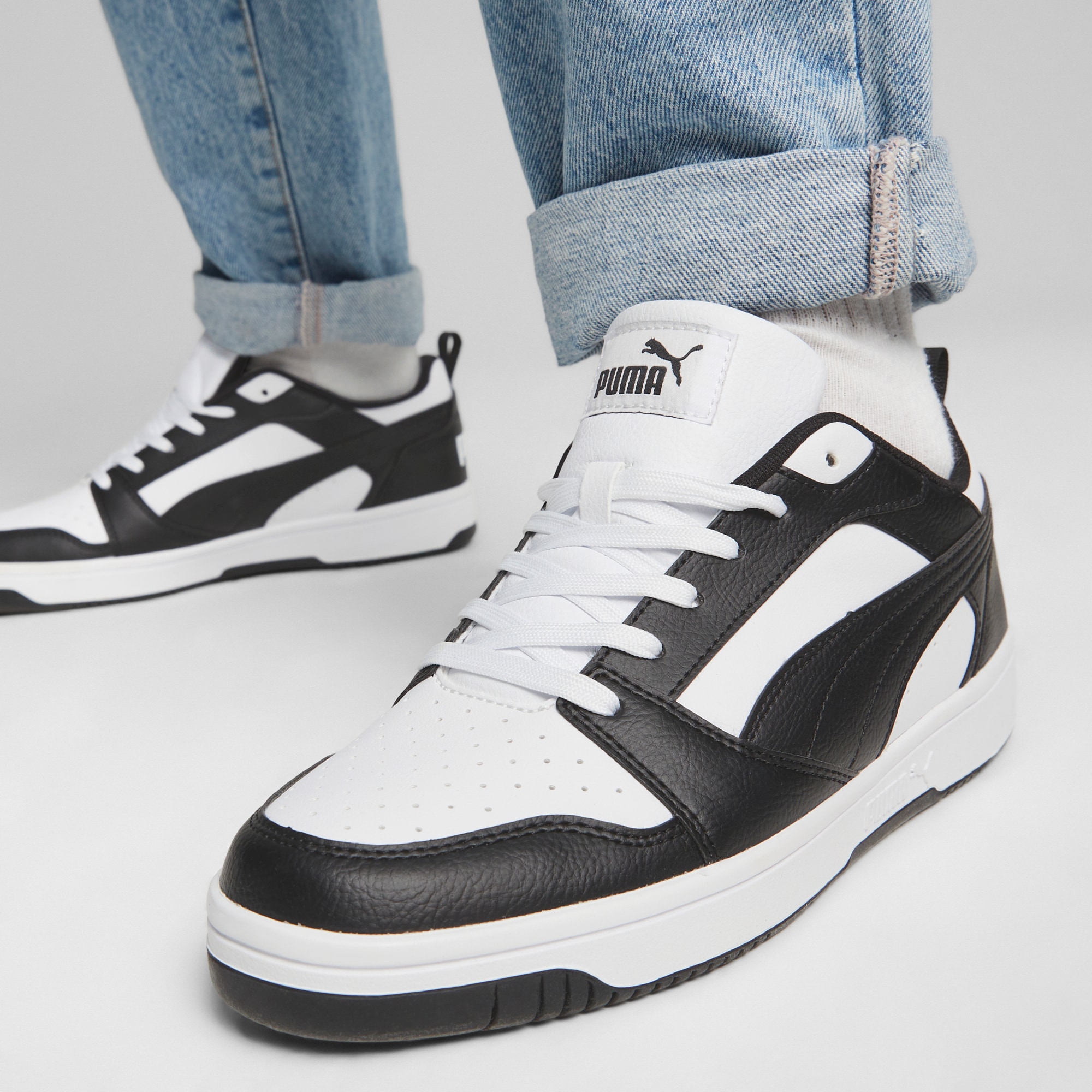 PUMA Sneaker »REBOUND V6 LOW«  niedrig geschnitten, mit Schnürverschluss, aus getrommeltem Leder