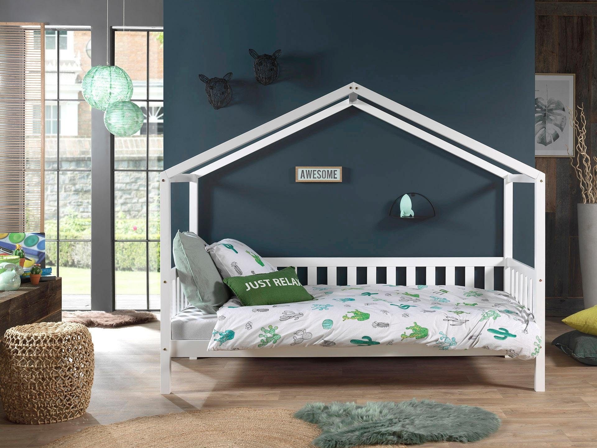 Vipack Hausbett »Dallas, mit Dachaufbau, Kiefer massiv, stabil gebaut«, (B/H/T ca. 210x170x97cm, mit Sprossenumrandung), wahlweise mit oder ohne Bettschublade und Textilhimmel
