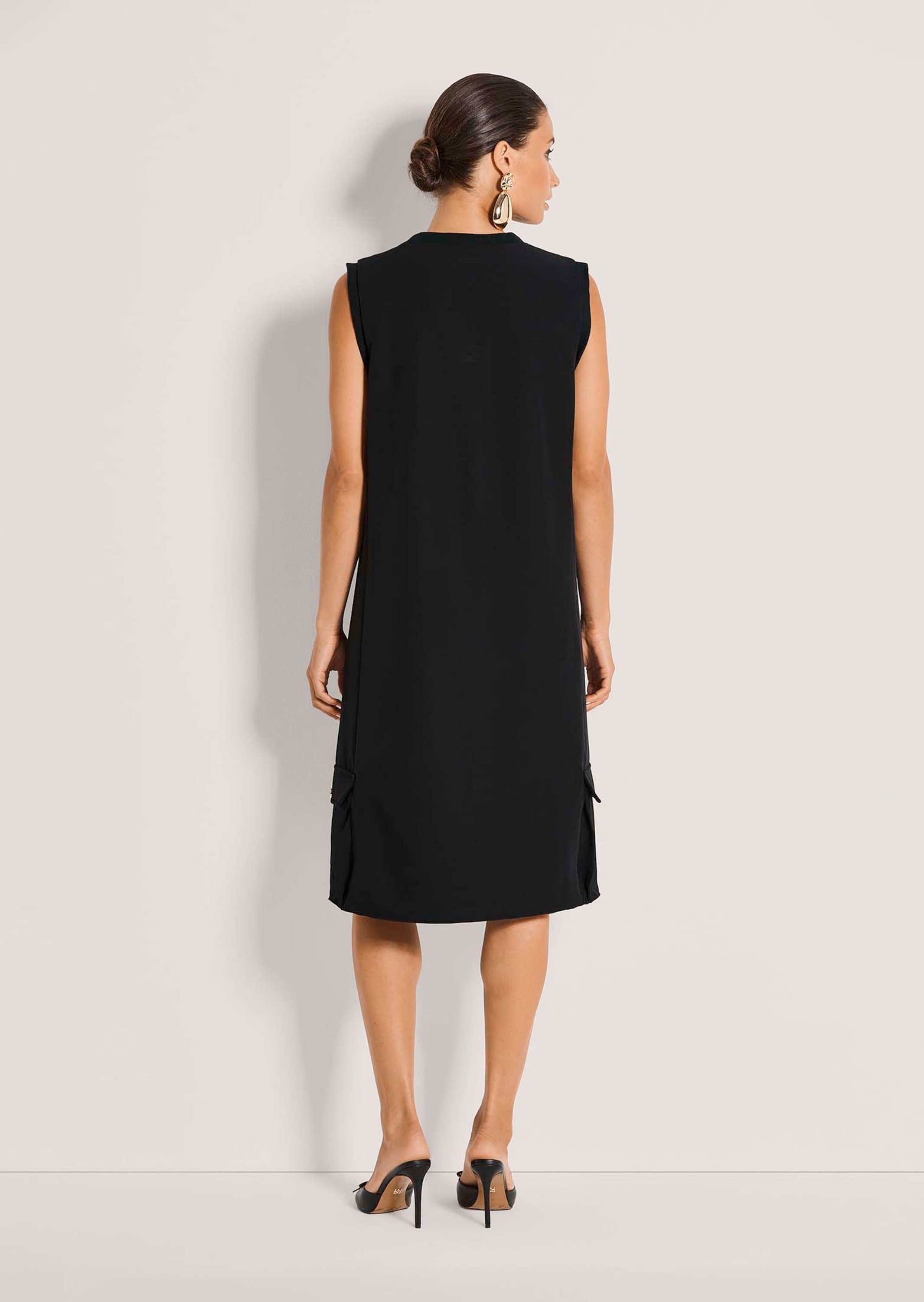 MADELEINE Sommerkleid »Jerseykleid Midikleid mit Schmuckelementen« Kleid mit eingefasstem Ripsband am Ausschnitt, mit Dekorativen Schmuckelementen im Vorderteil