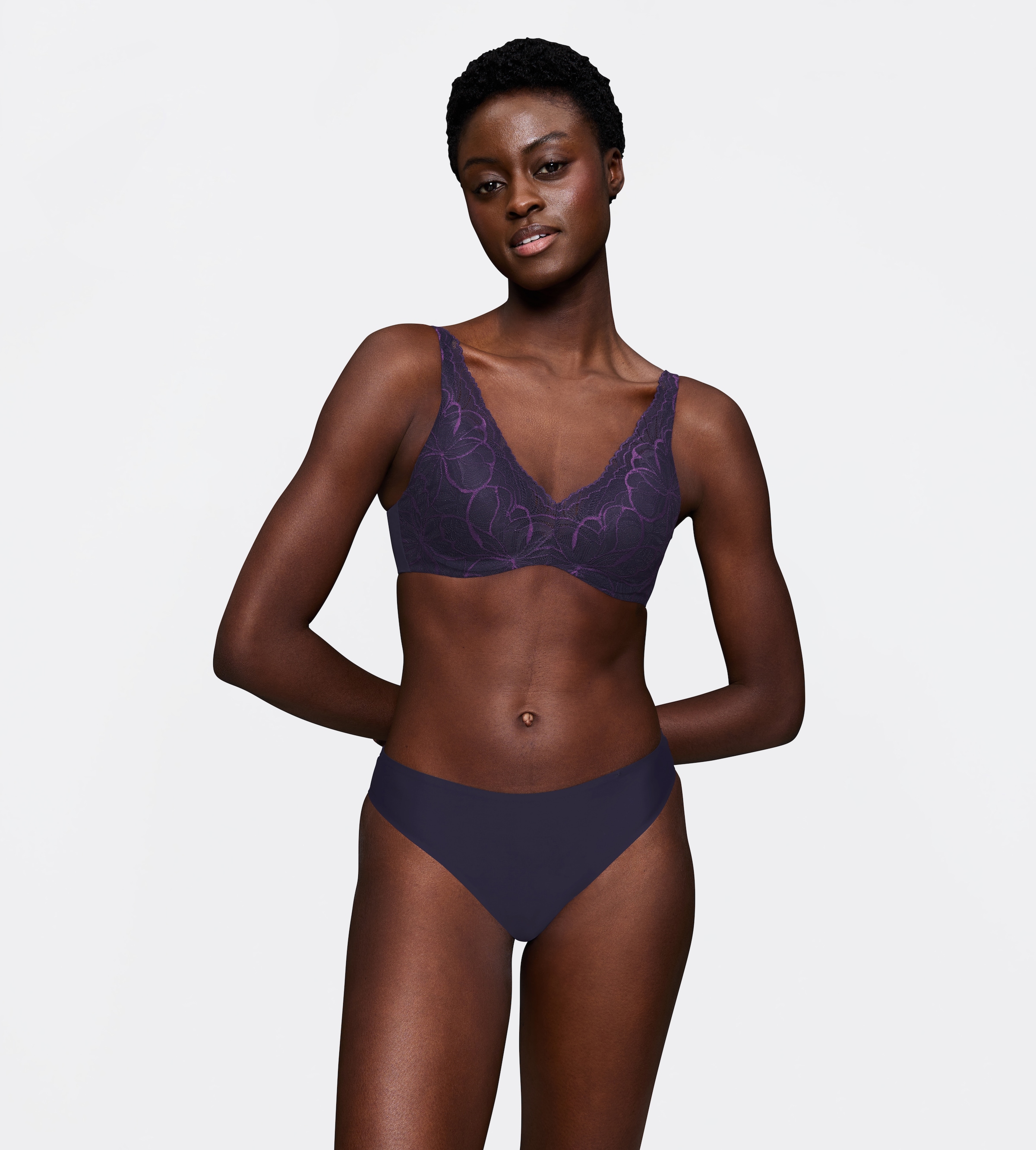 Triumph Slip »Body Make-Up Illusion Lace« florale Stretch-Spitze, hoher Beinausschnitt, weiche Microfaser