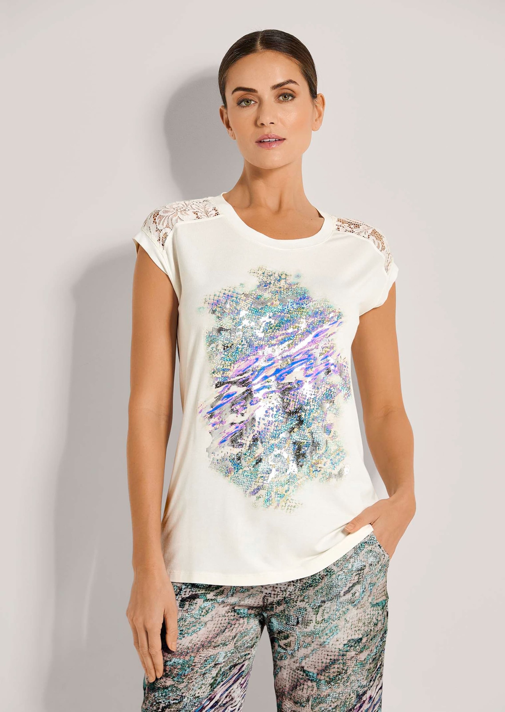 MADELEINE Kurzarmshirt »Shirt Sommerliches Oberteil mit Spitzenakzent«