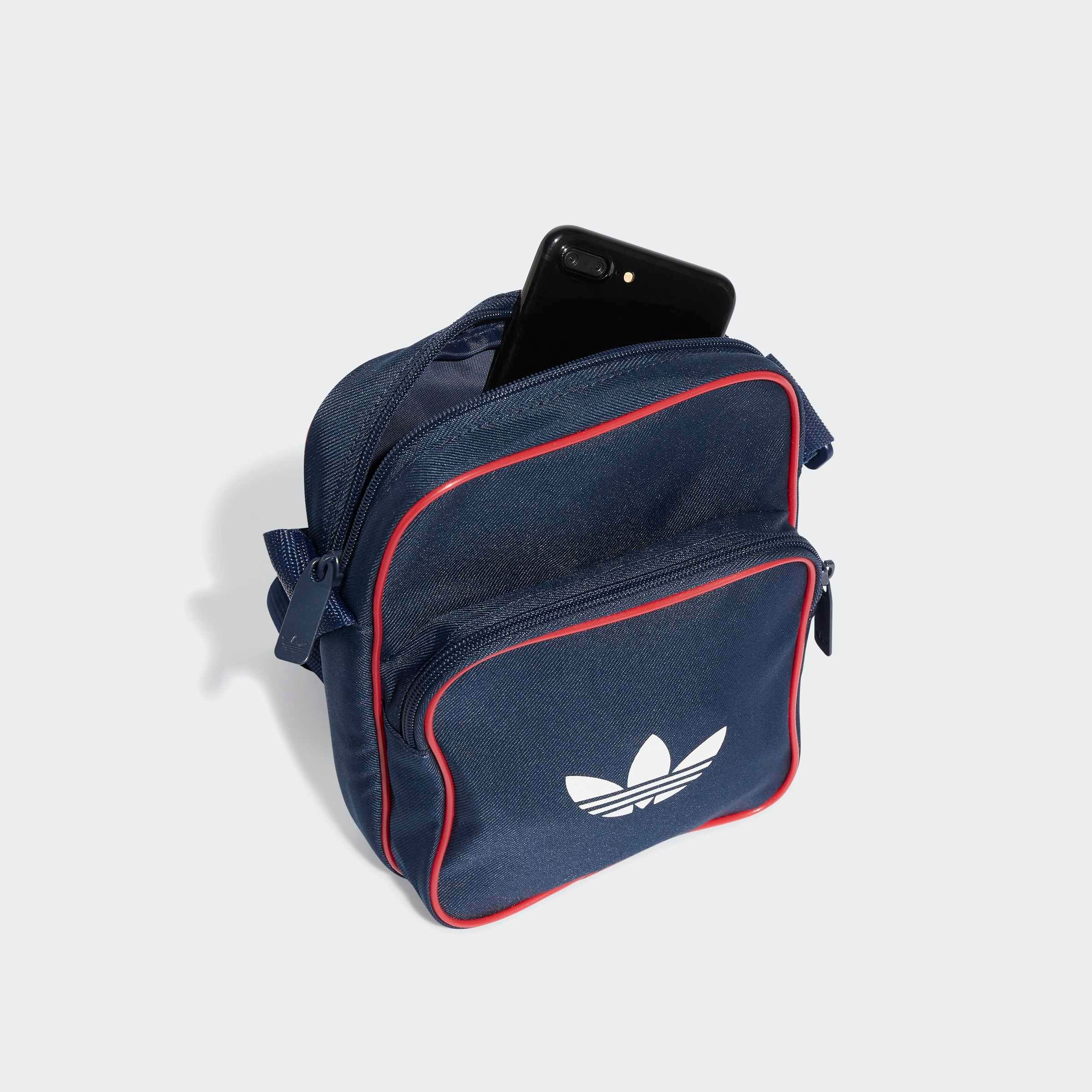 adidas Originals Sporttasche »ADICOLOR CLASSIC SMALL ITEM« aus Polyester-Twill, mit verstellbarem Schulterriemen