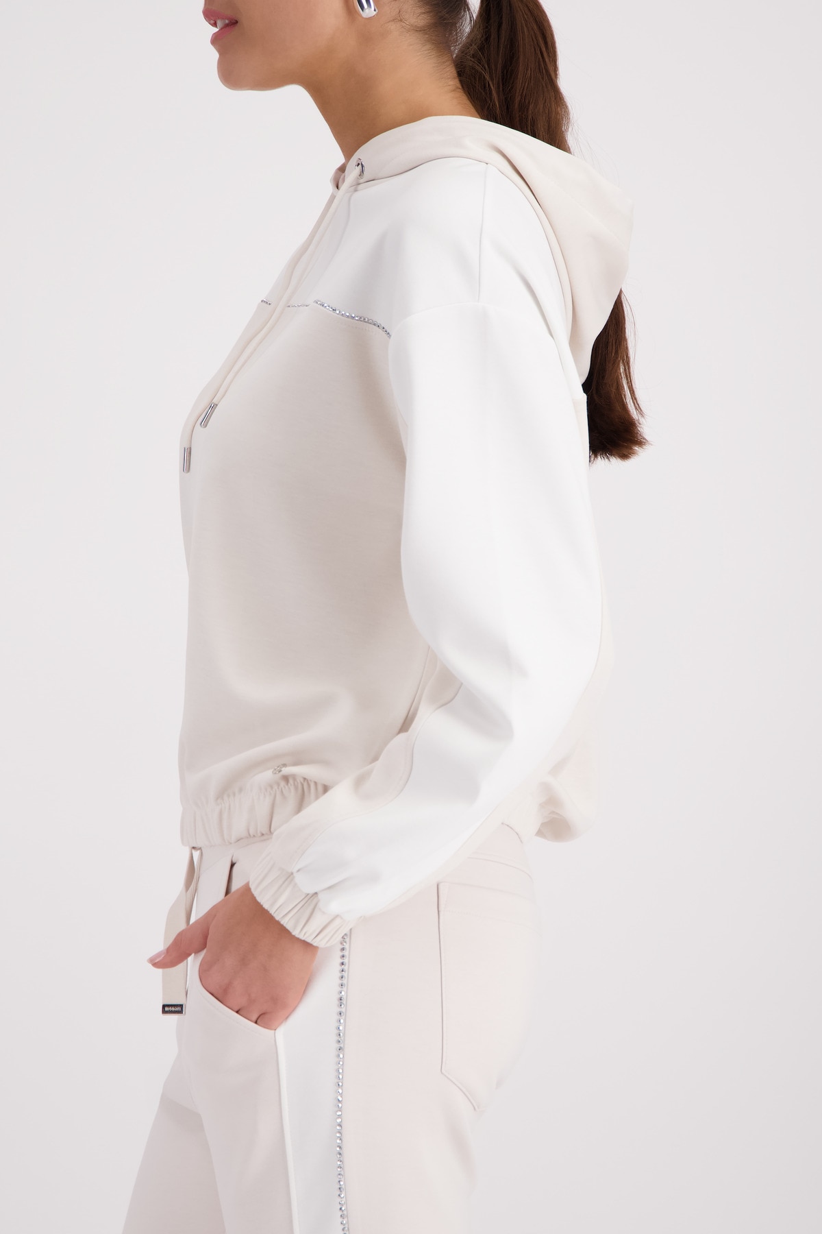 Monari Kapuzensweatshirt »Sweatshirt Colorblock + Schmuck«, Regular fit mit Kapuze
