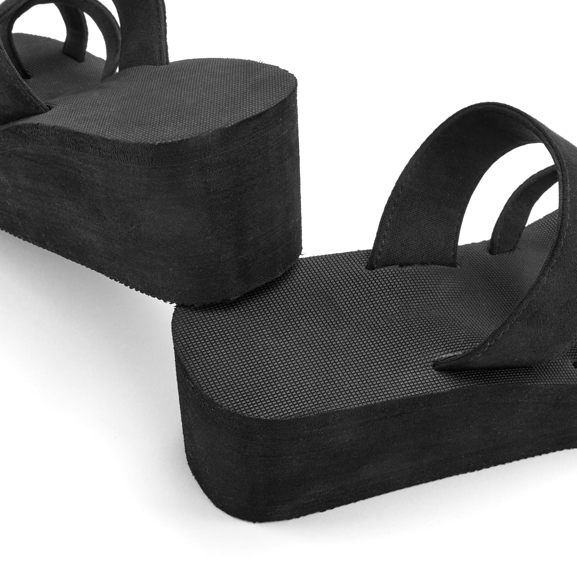 Venice Beach Zehentrenner »Sommerschuh, Pantolette, Sandale, Sandalette«, mit Keilabsatz aus wasserabweisendem Material besonders leicht VEGAN