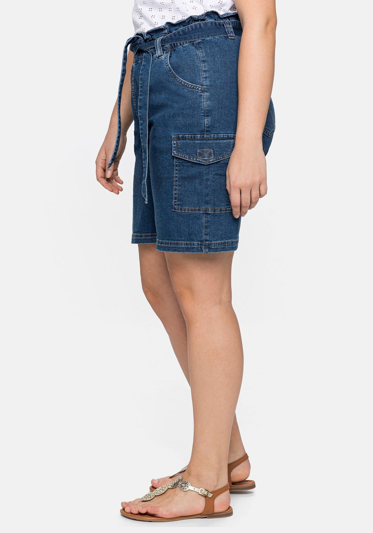 Sheego Jeansbermudas »Jeans-Shorts mit High-Waist-Bund und Gürtel«