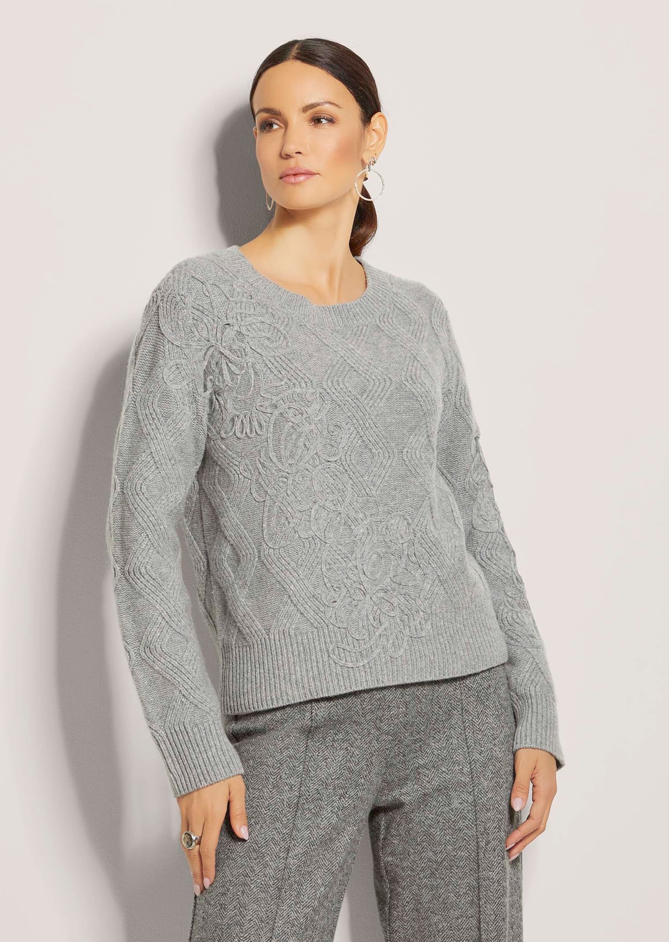 MADELEINE Longpullover »Strickpullover Rundhals-Wollpullover mit Kordelstickerei«