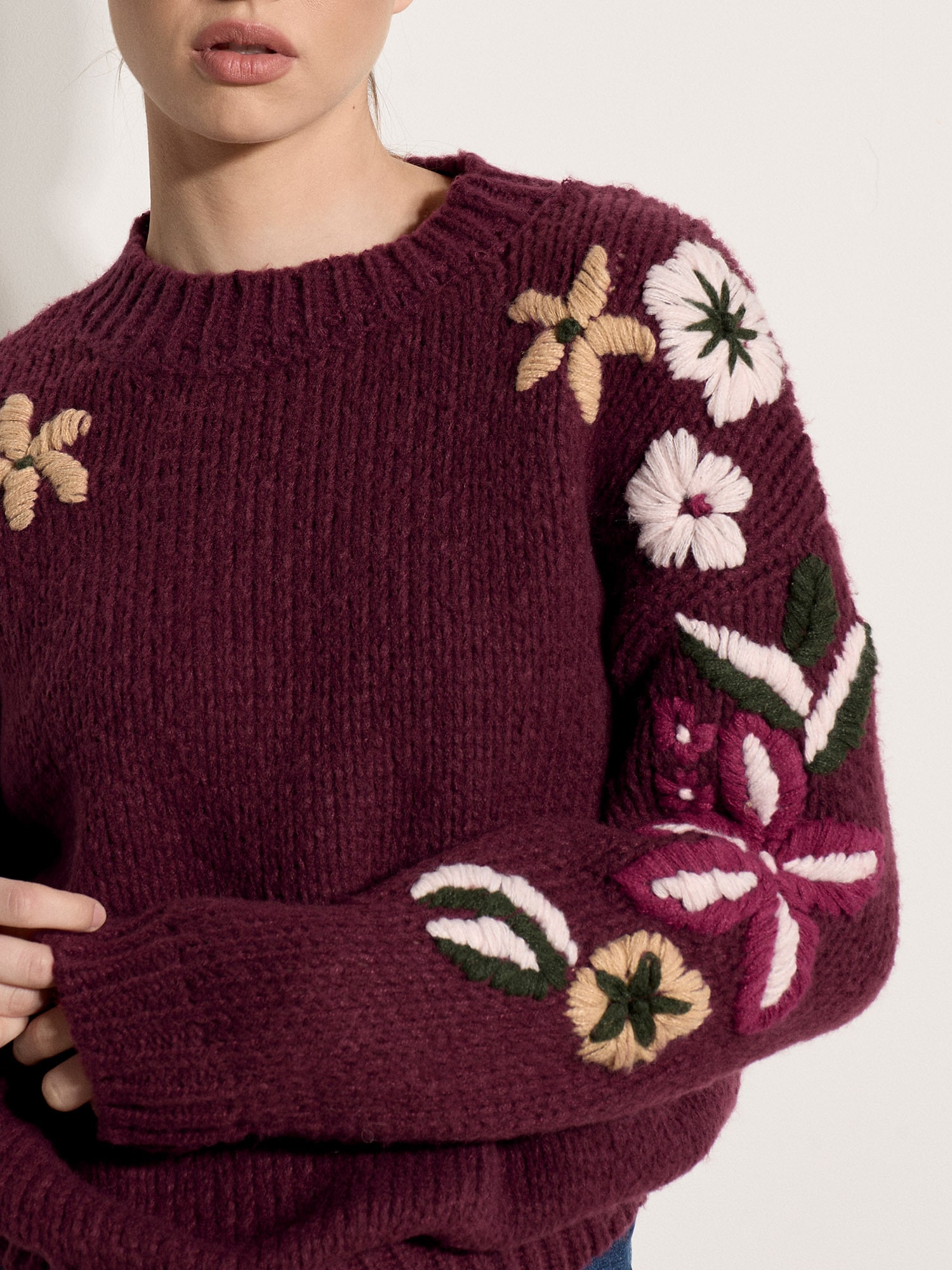 Apricot Rundhalspullover »Grobstrick Pullover« mit bestickten Blumenmustern