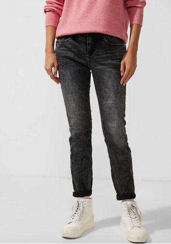 High-waist-Jeans, mit formgebender Passe hinten und vorne