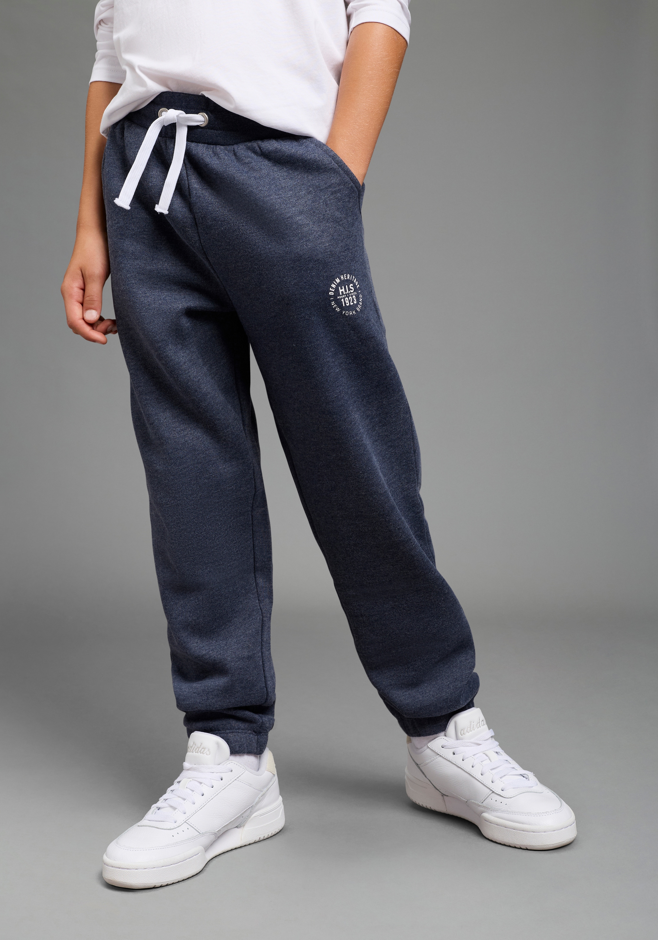 H.I.S Sweathose »H.I.S Basic Sweatshose, Jogginghose für Jungen«  Für TEENS. Sweathose mit kleinem Badge