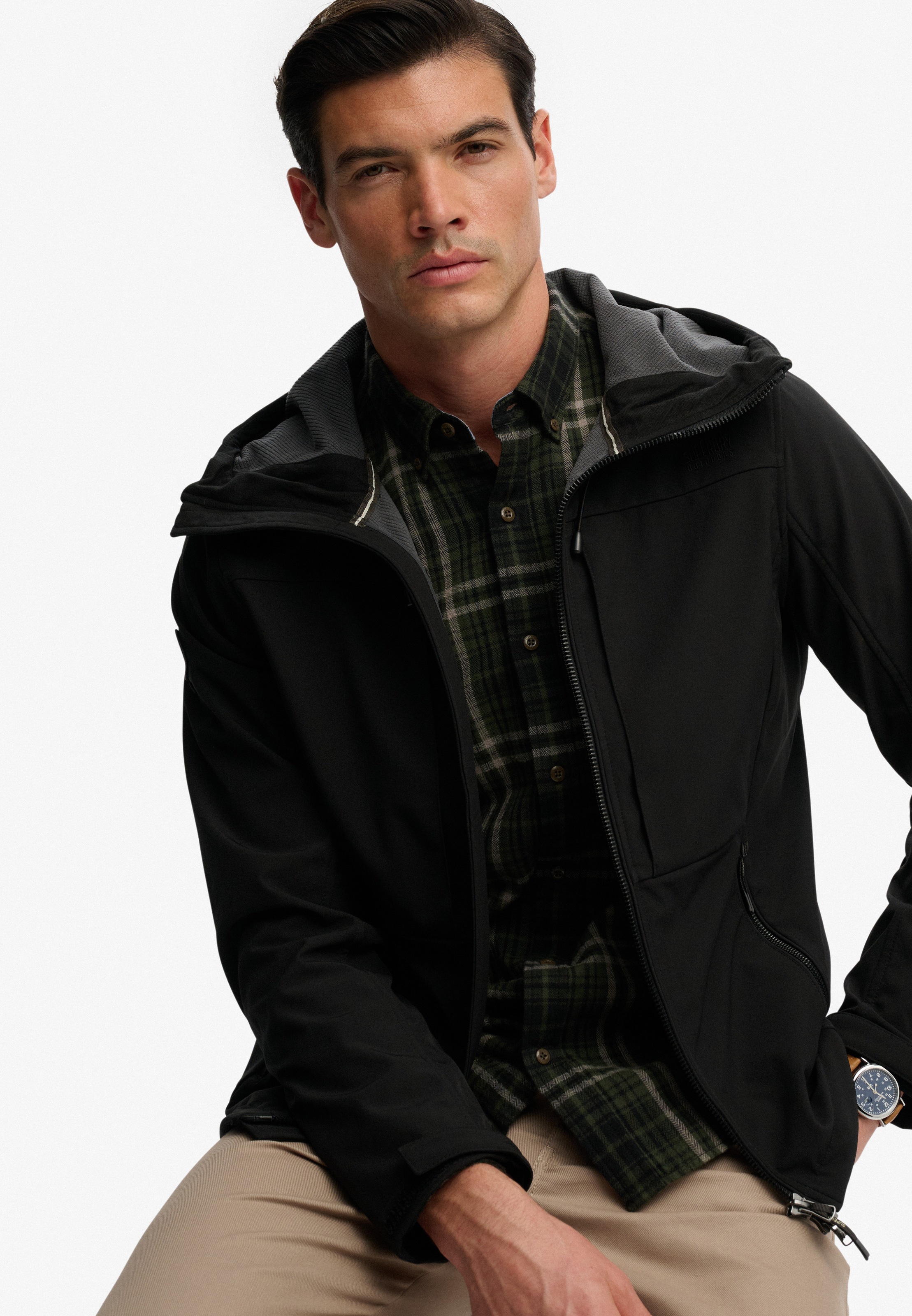 Superdry Outdoorjacke »HOODED SOFTSHELL TREKKER JKT« mit Kapuze mit Materialmix aus Polyester und Elasthan, Relaxed Fit