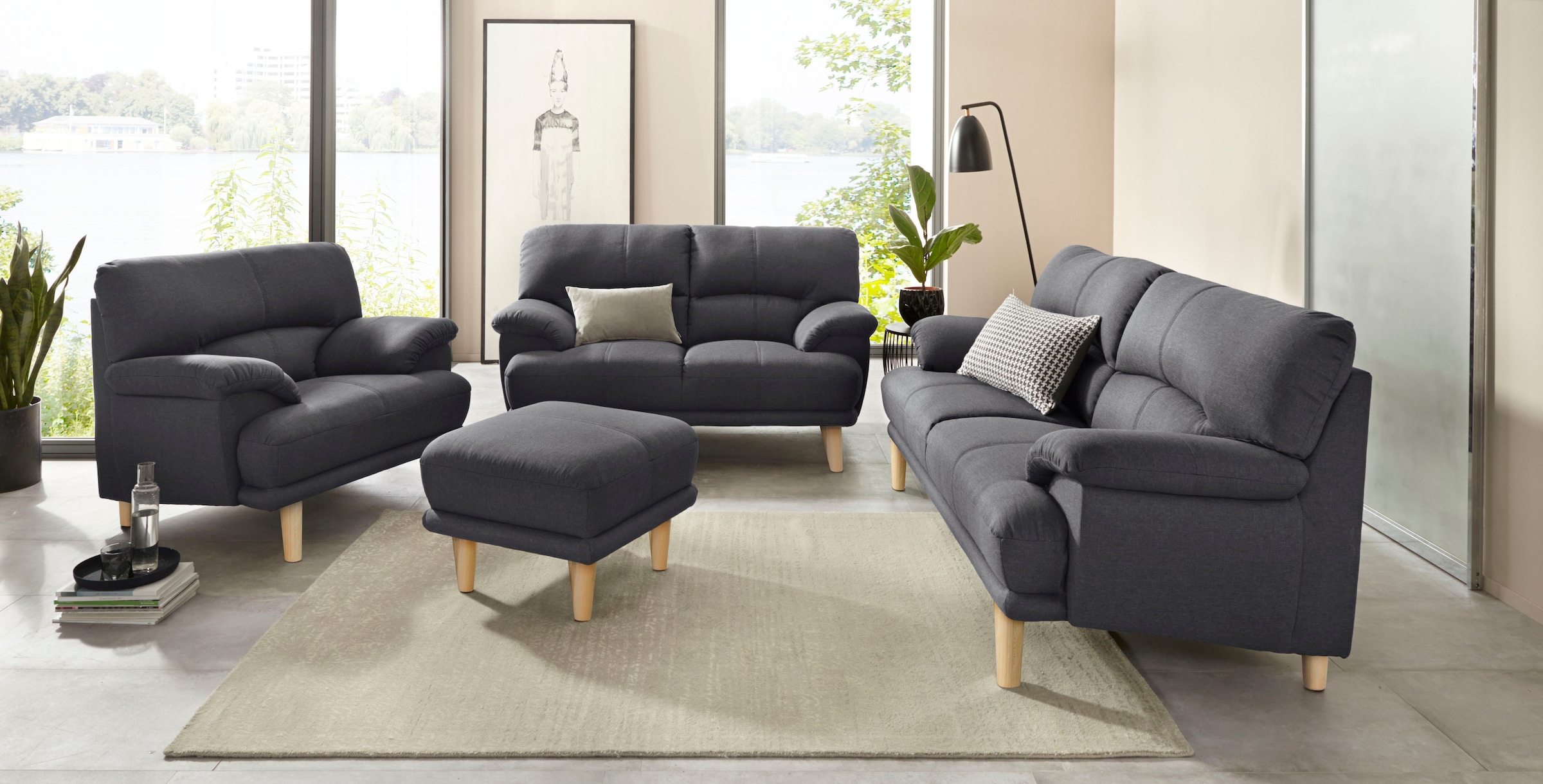 TRENDMANUFAKTUR 3-Sitzer »Cecilia, Sofa in italienischem Design«, mit tollem Sitzkomfort, extrabequeme Armlehnen, Holzfüße