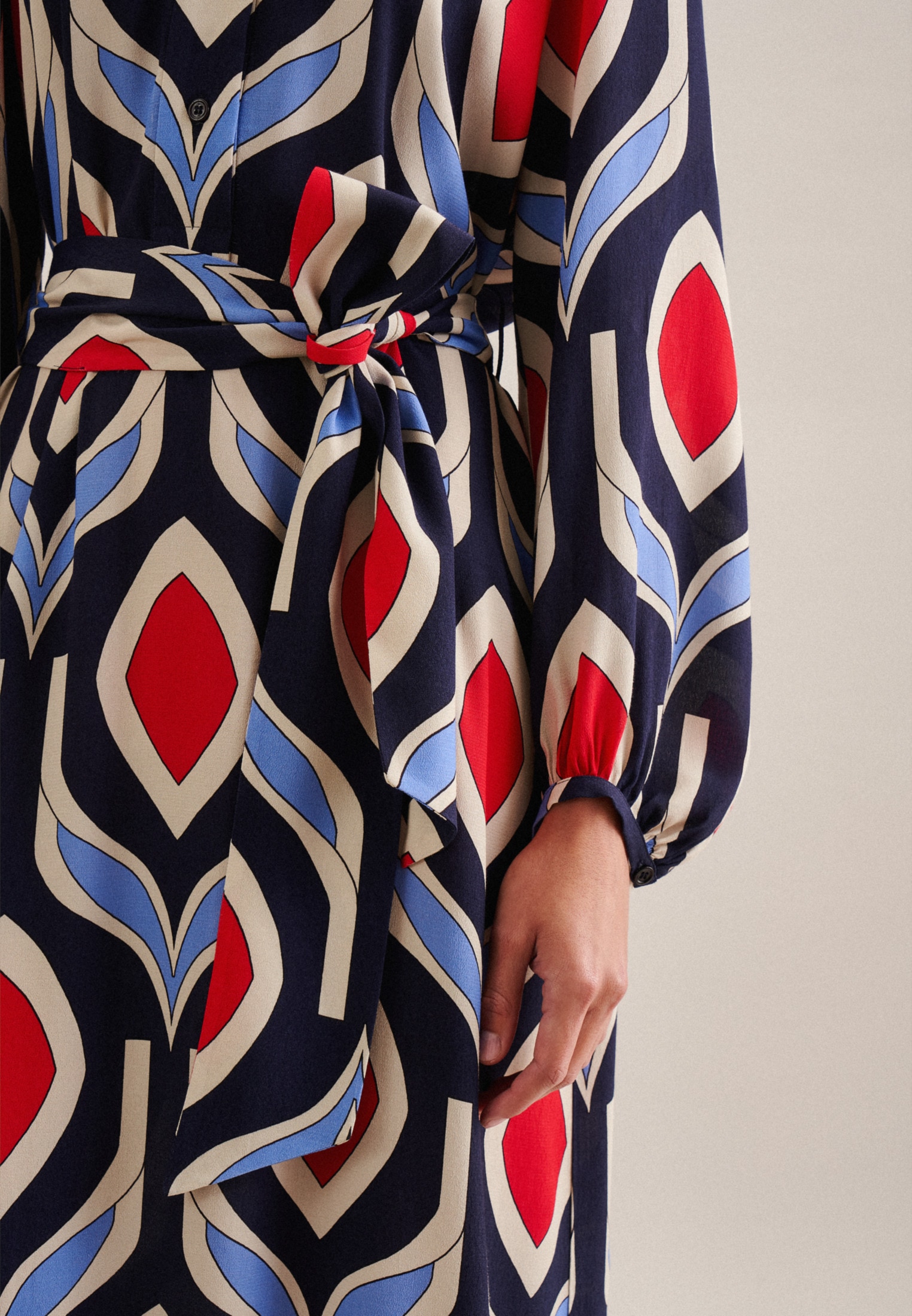 seidensticker Sommerkleid »Schwarze Rose«, Langarm Kragen Geometrische Muster