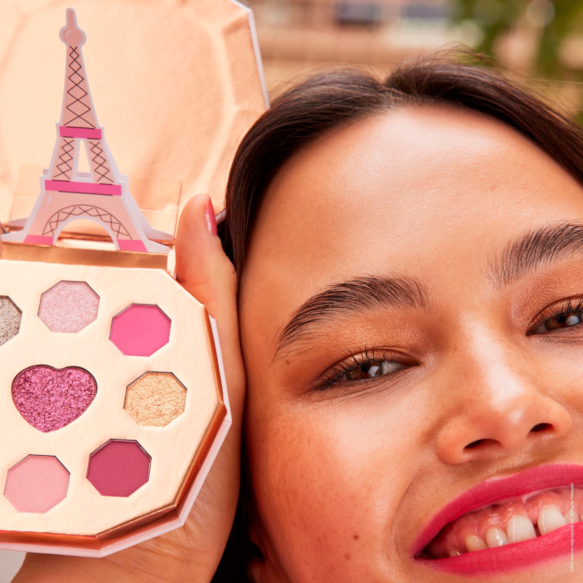Essence Lidschatten-Palette »EMILY IN PARIS by essence eyeshadow palette«,  Augen-Make-Up mit verschiedenen Texturen, vegan online bestellen | UNIVERSAL