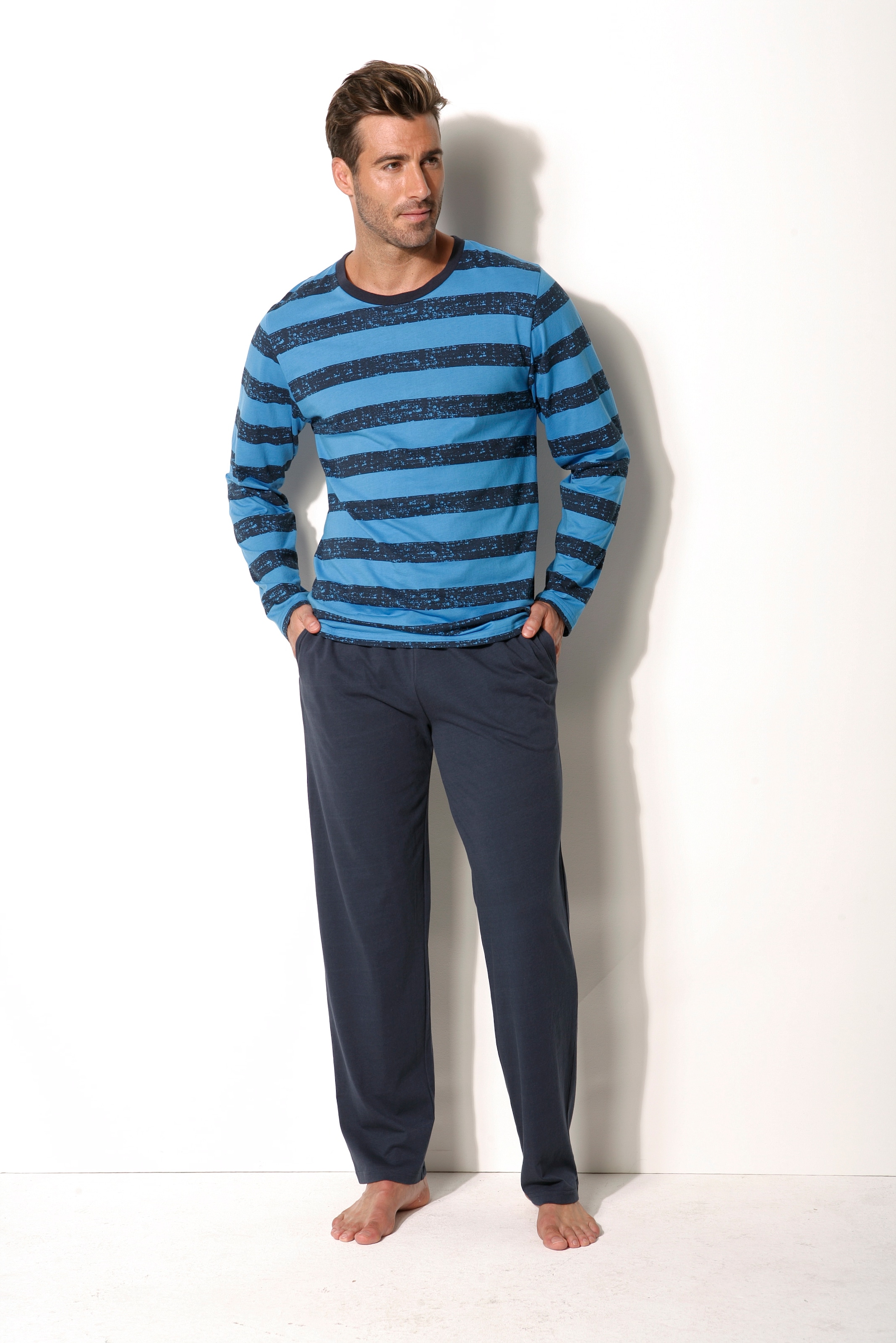 H.I.S Pyjama, (Packung, 4 tlg., 2 Stück), Schlafanzug mit unterschiedlichem Design