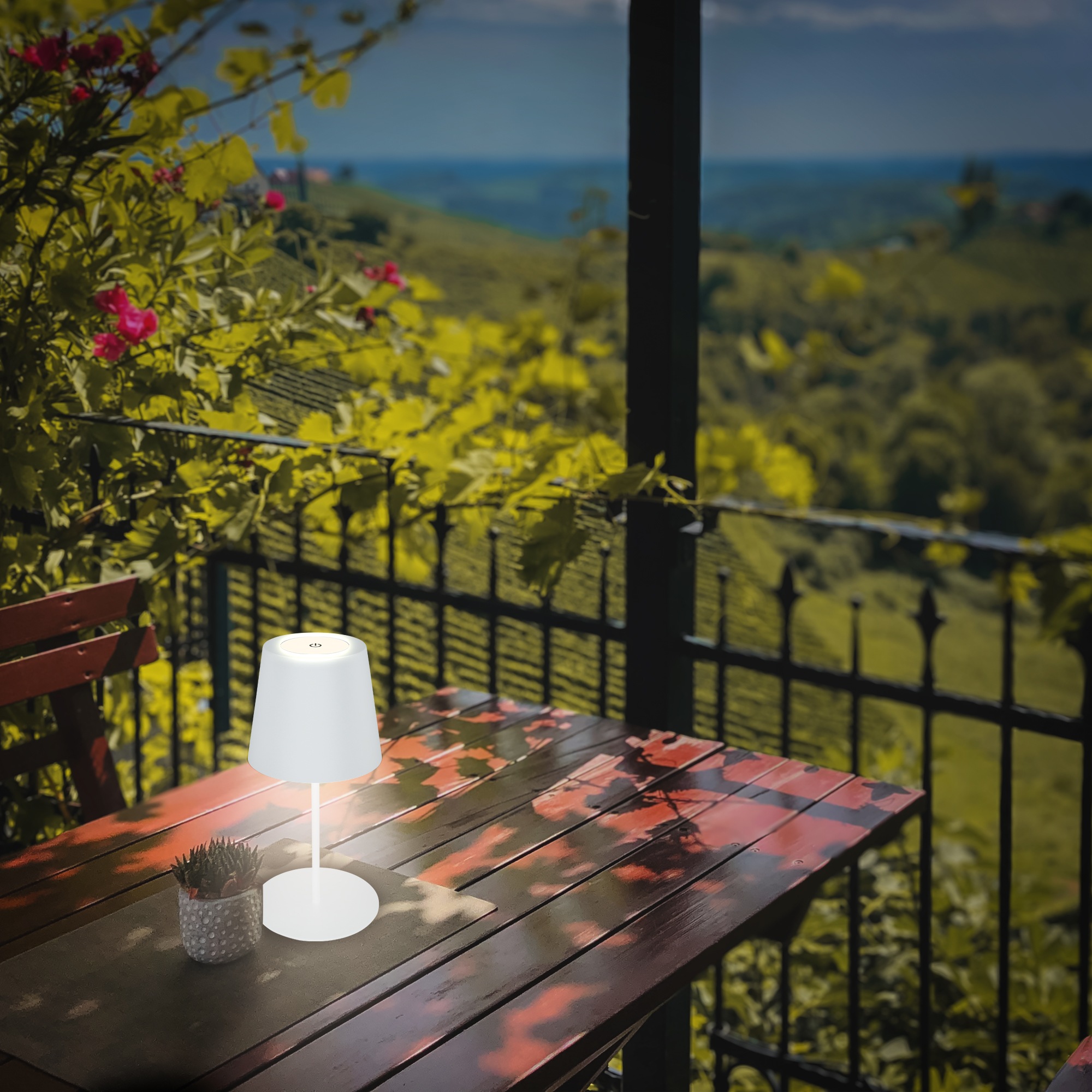 B.K.Licht Außen-Tischleuchte »BK_TL1594 Akku LED Tischlampe, 3-Stufen Touchdimmer, mit USB« LED-Modul 1 Stk. Extra-Warmweiß 2.700 K, 200 Lm, 2,5W, IP44, 12h Leuchtdauer, 36 x 10,5 cm, Weiß