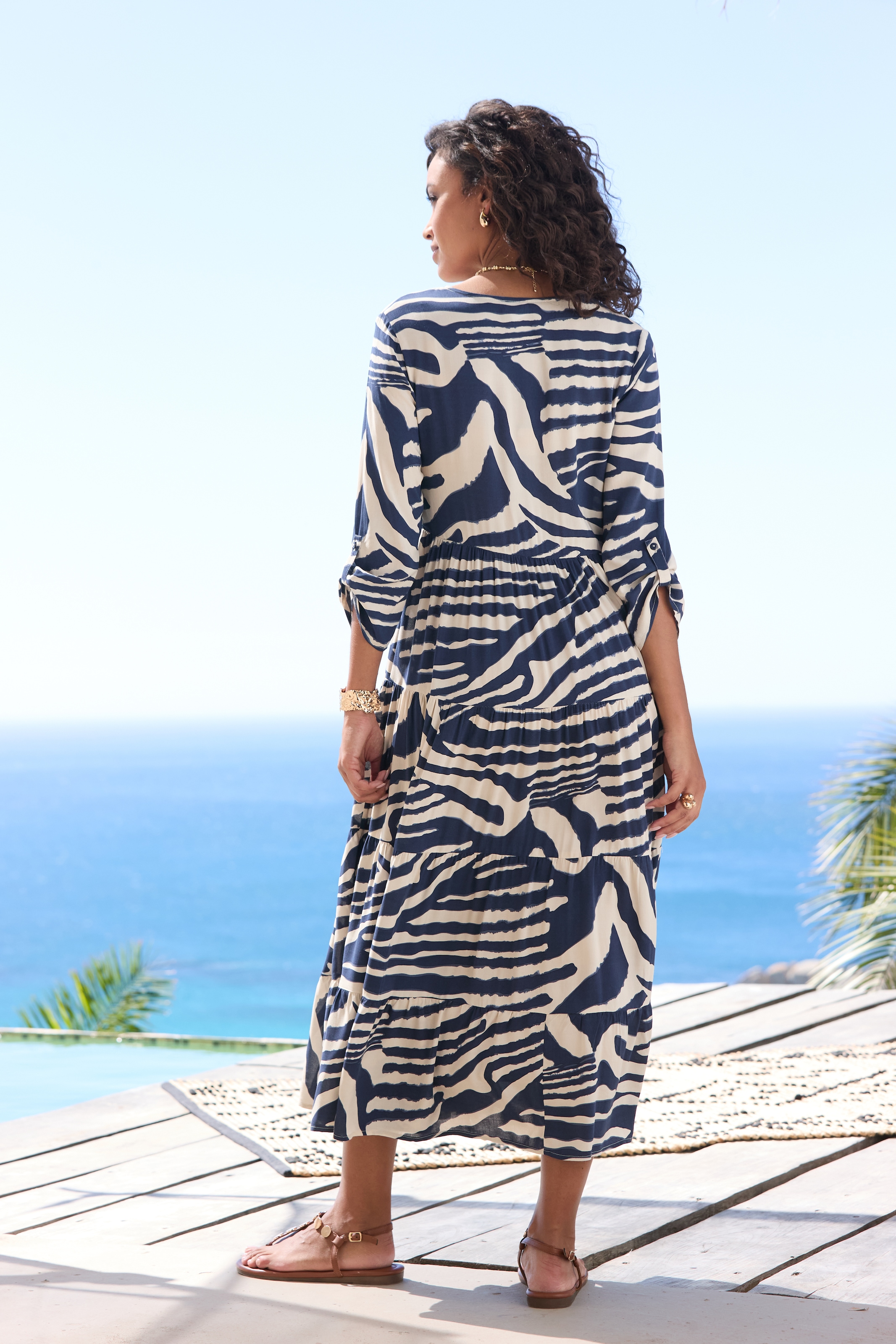 LASCANA Maxikleid »mit Animalprint und kurzer Knopfleiste aus Webware, 3/4-Ärmel« Ohne Taschen Sommerkleid in lockerer Passform, Kaftankleid mit weitem Rockteil