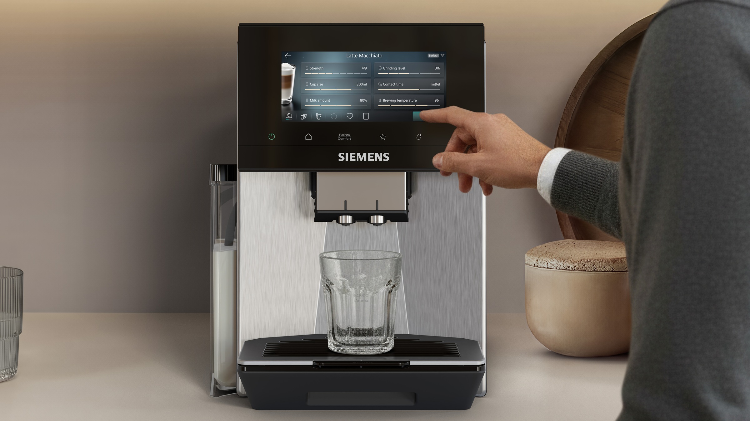 SIEMENS Kaffeevollautomat »EQ900 TQ923E43, 41 versch. Getränke, XL-Getränke, Doppeltassenfunktion« farbiges 6.8'' TFT-Display, individuelle Aromaeinstellung, Edelstahl