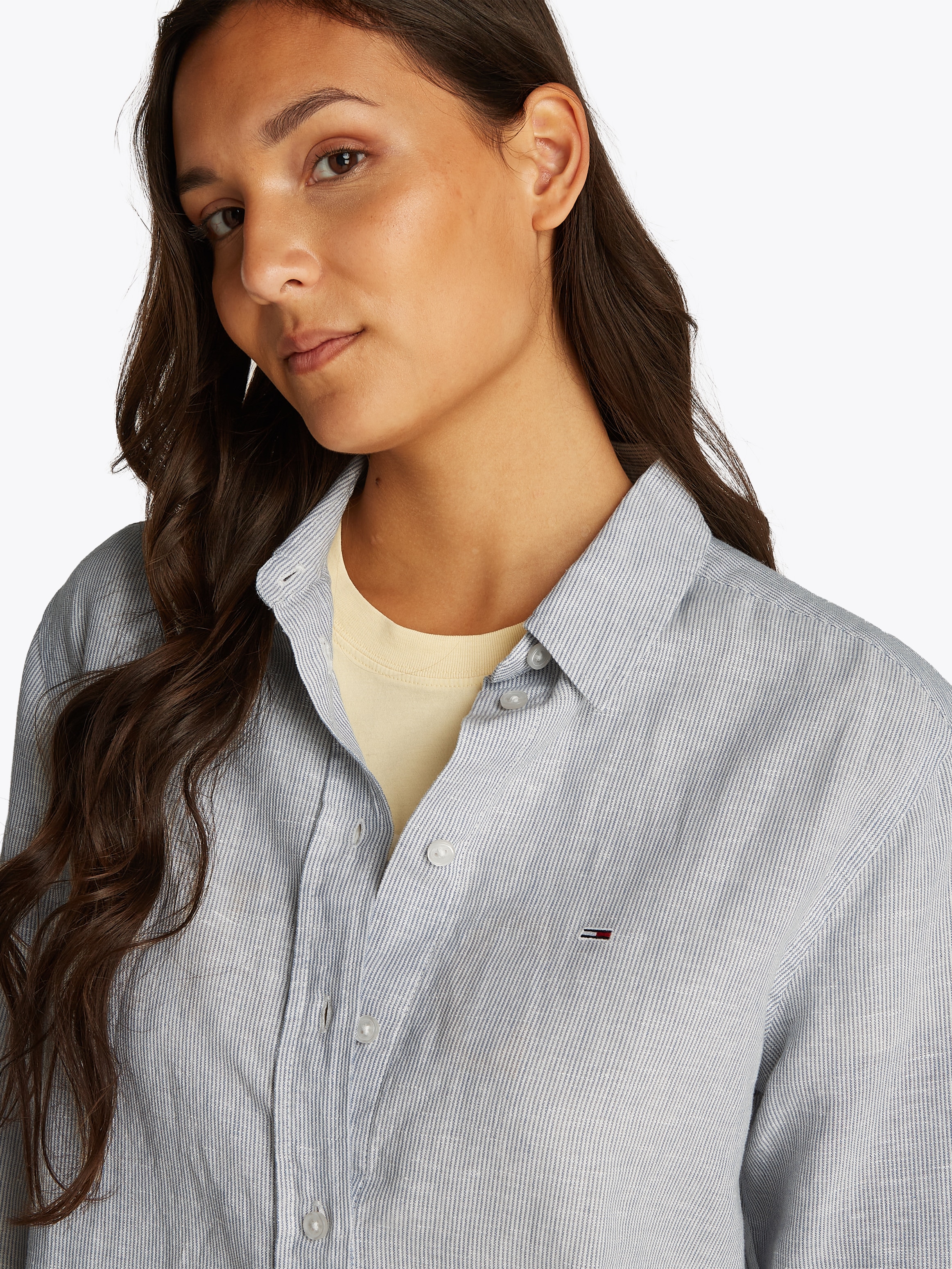 Tommy Jeans Hemdbluse »TJW RLX LINEN SHIRT«, mit Logostickerei