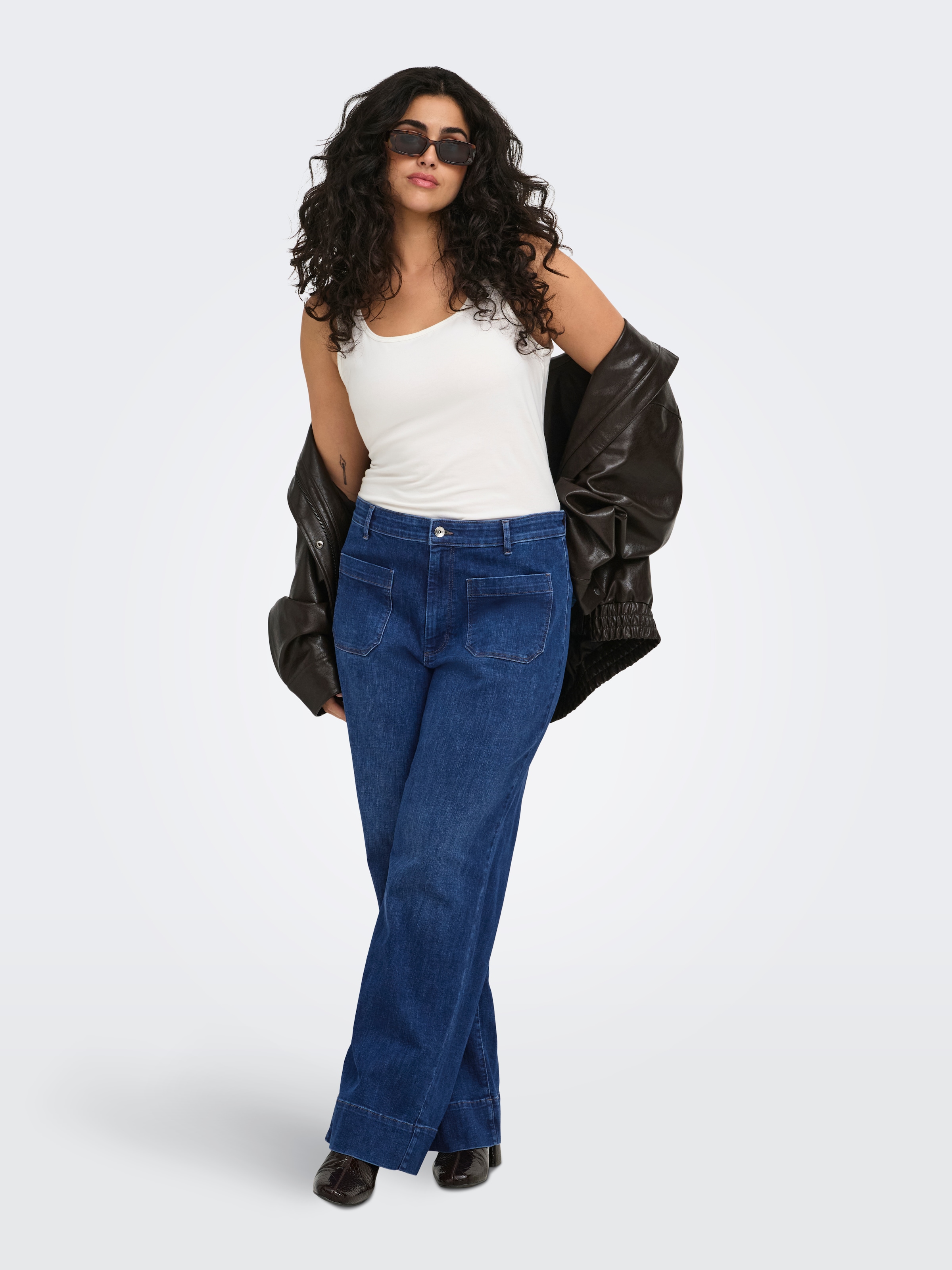 ONLY CARMAKOMA High-waist-Jeans »CARMADISON-WAUW HW POCKET WIDE BOX NOOS« Baumwollmischung, High Waist, sanft gewaschener dunkler Denim-Look