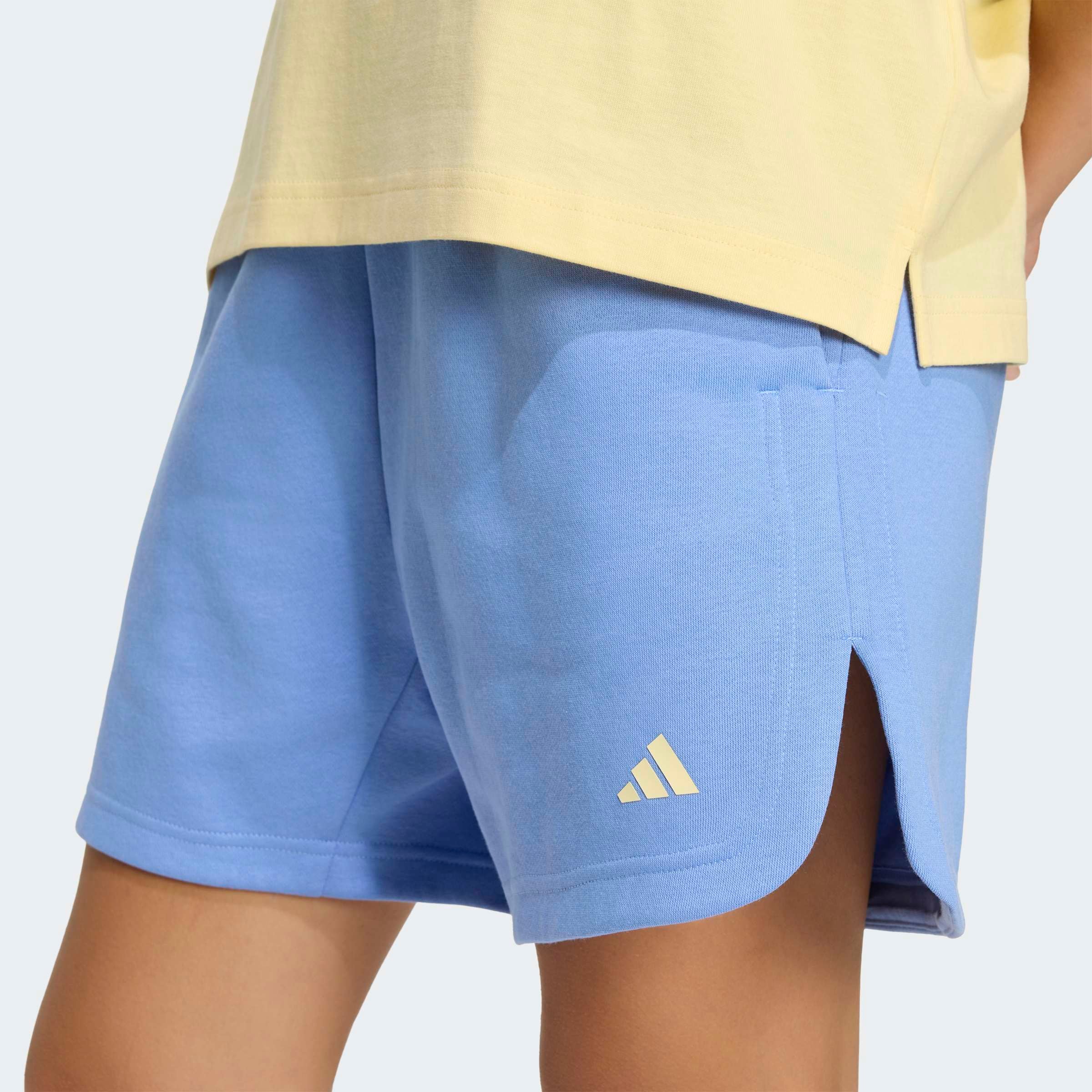 adidas Sportswear Shorts »3-STREIFEN STUDIO FLEECE, LOCKER GESCHNITTEN«
