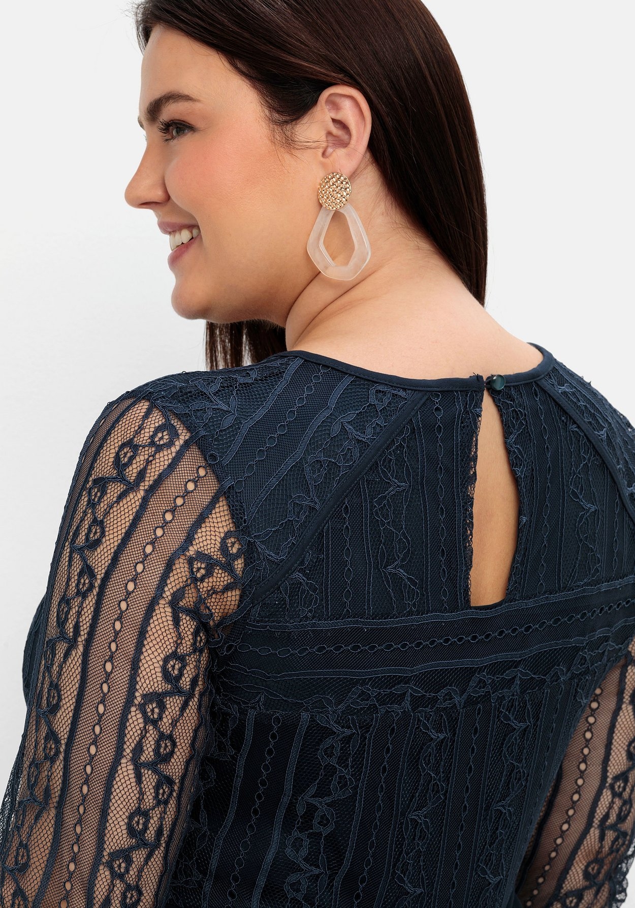 Sheego Abendkleid »Cocktailkleid mit floraler Spitze und Chiffon-Ärmeln«, mit floraler Spitze und Chiffon-Ärmeln